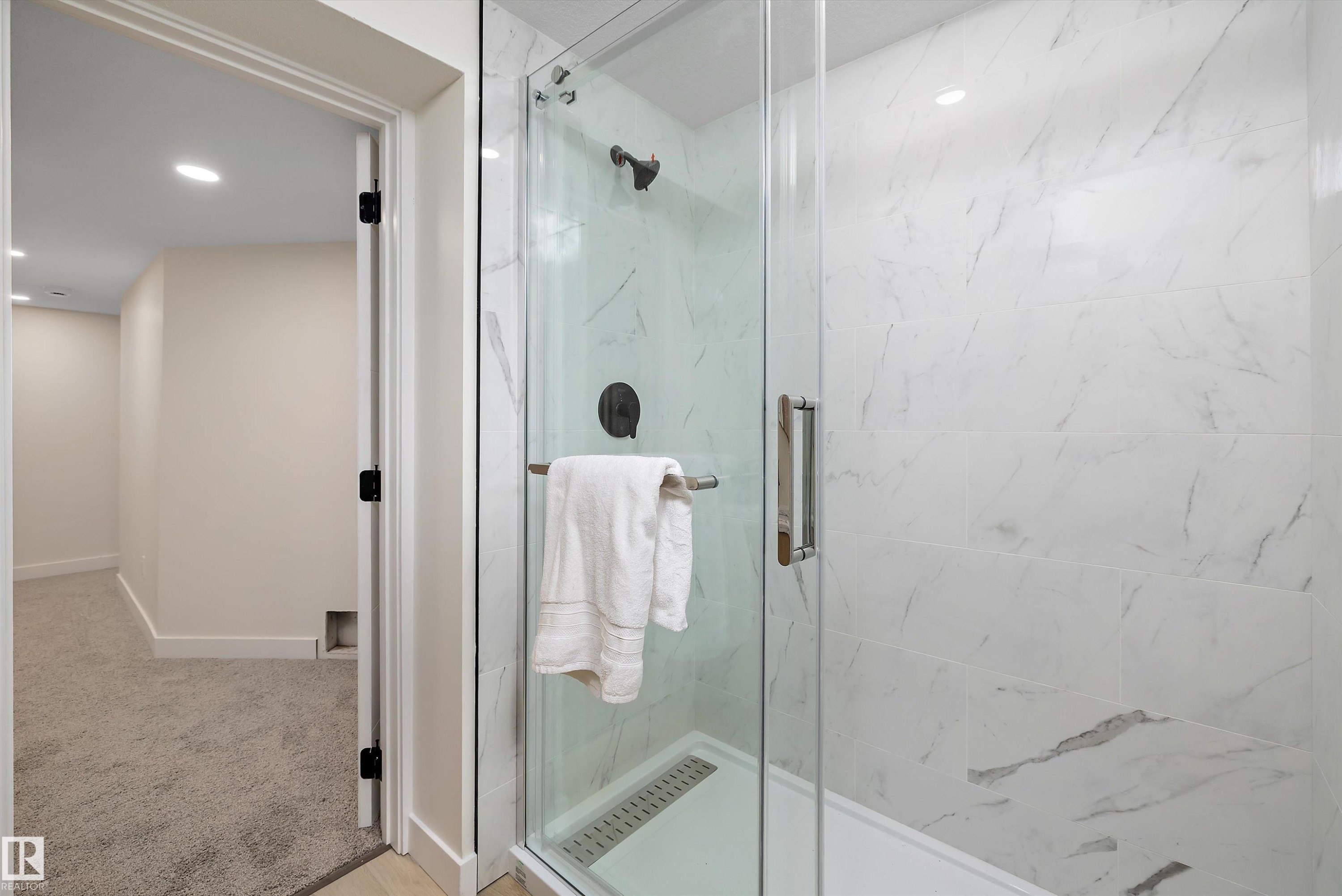 3515 105B Street Nw, Edmonton, AB - Indoor Photo Showing Bathroom