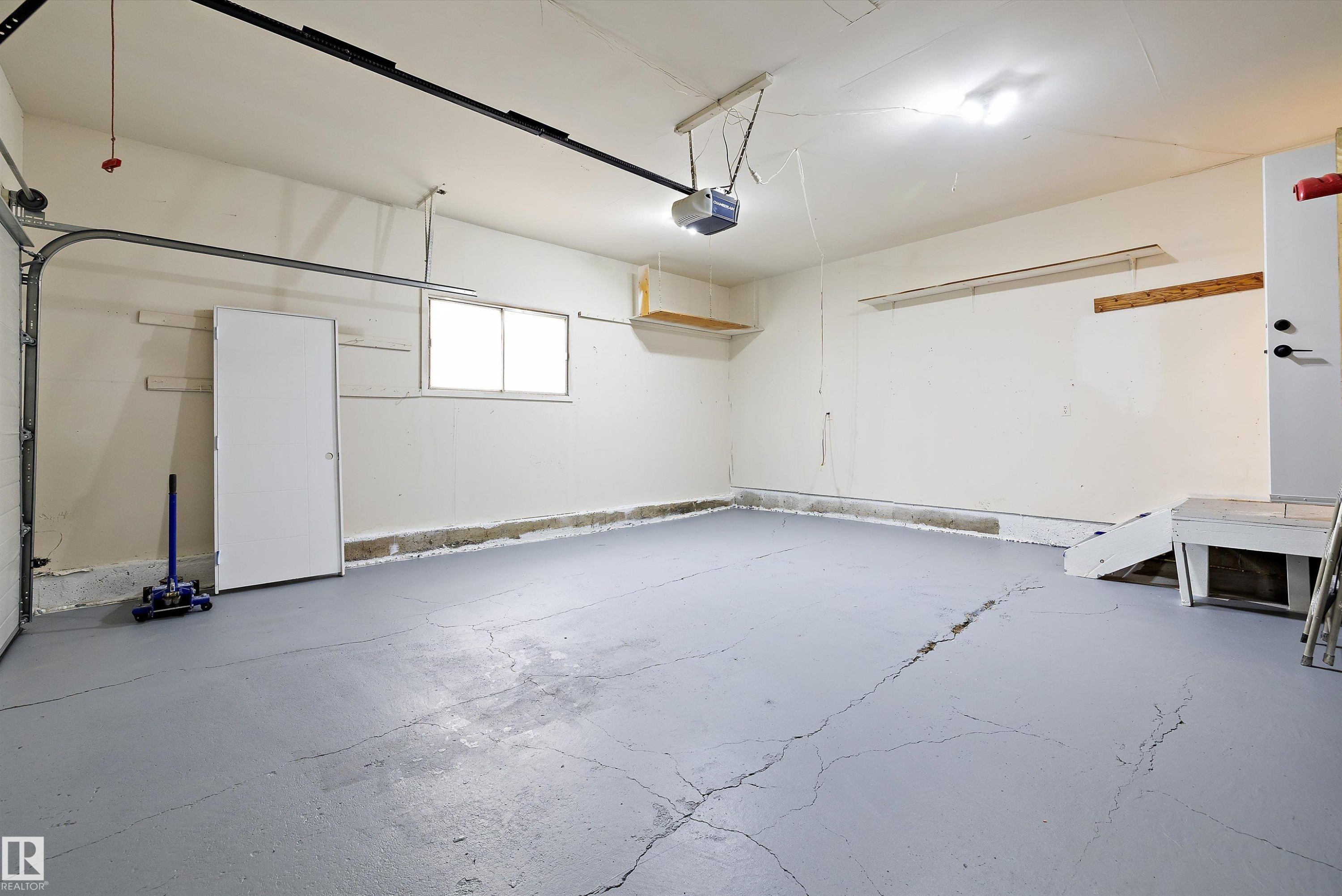3515 105B Street Nw, Edmonton, AB - Indoor Photo Showing Garage