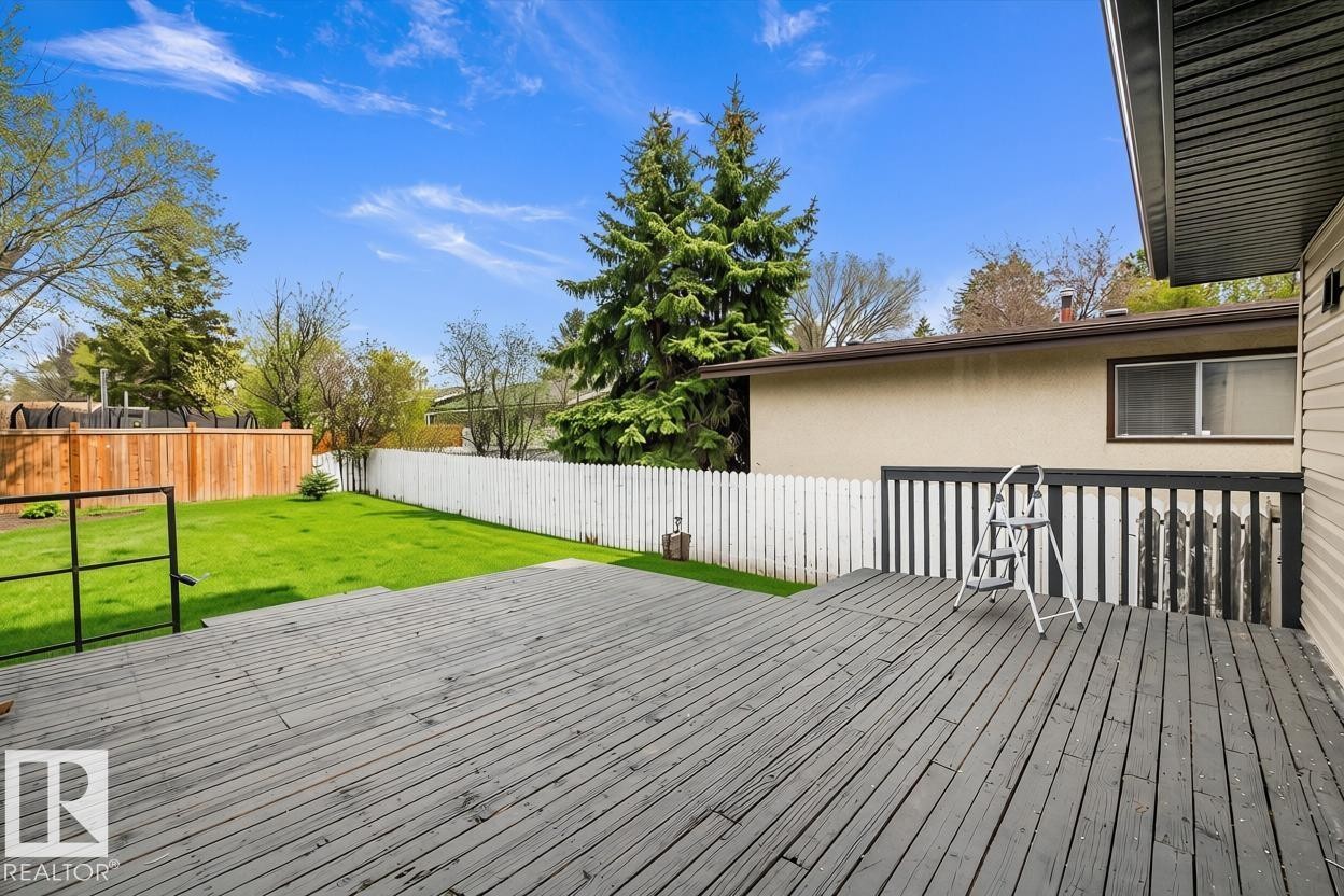 3515 105B Street Nw, Edmonton, AB - Outdoor