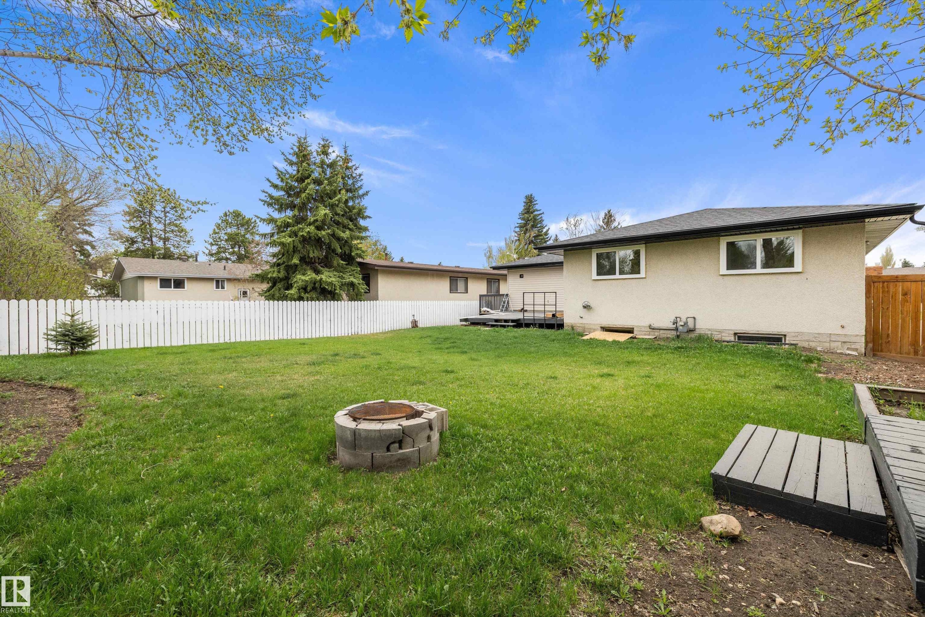 3515 105B Street Nw, Edmonton, AB - Outdoor With Backyard