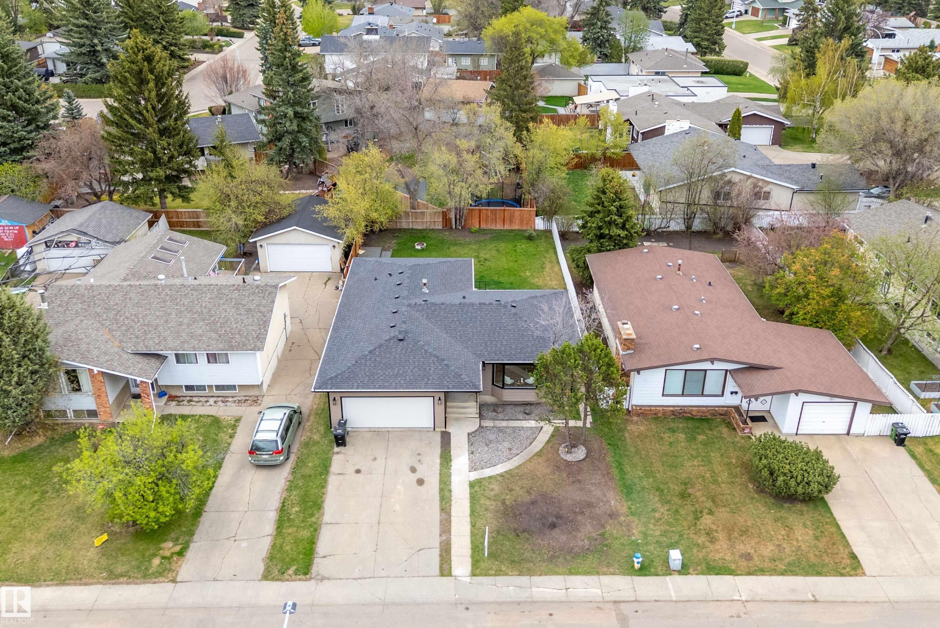 3515 105B Street Nw, Edmonton, AB - Outdoor