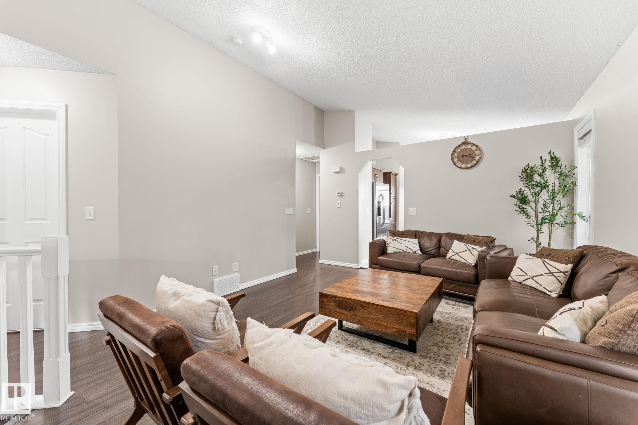 16211 90 Street Nw, Edmonton, AB
