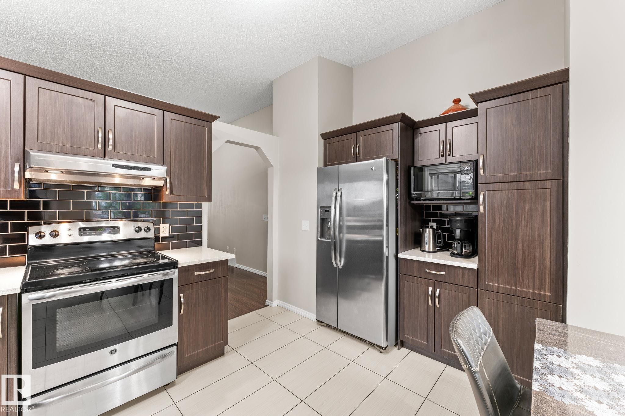 16211 90 Street Nw, Edmonton, AB