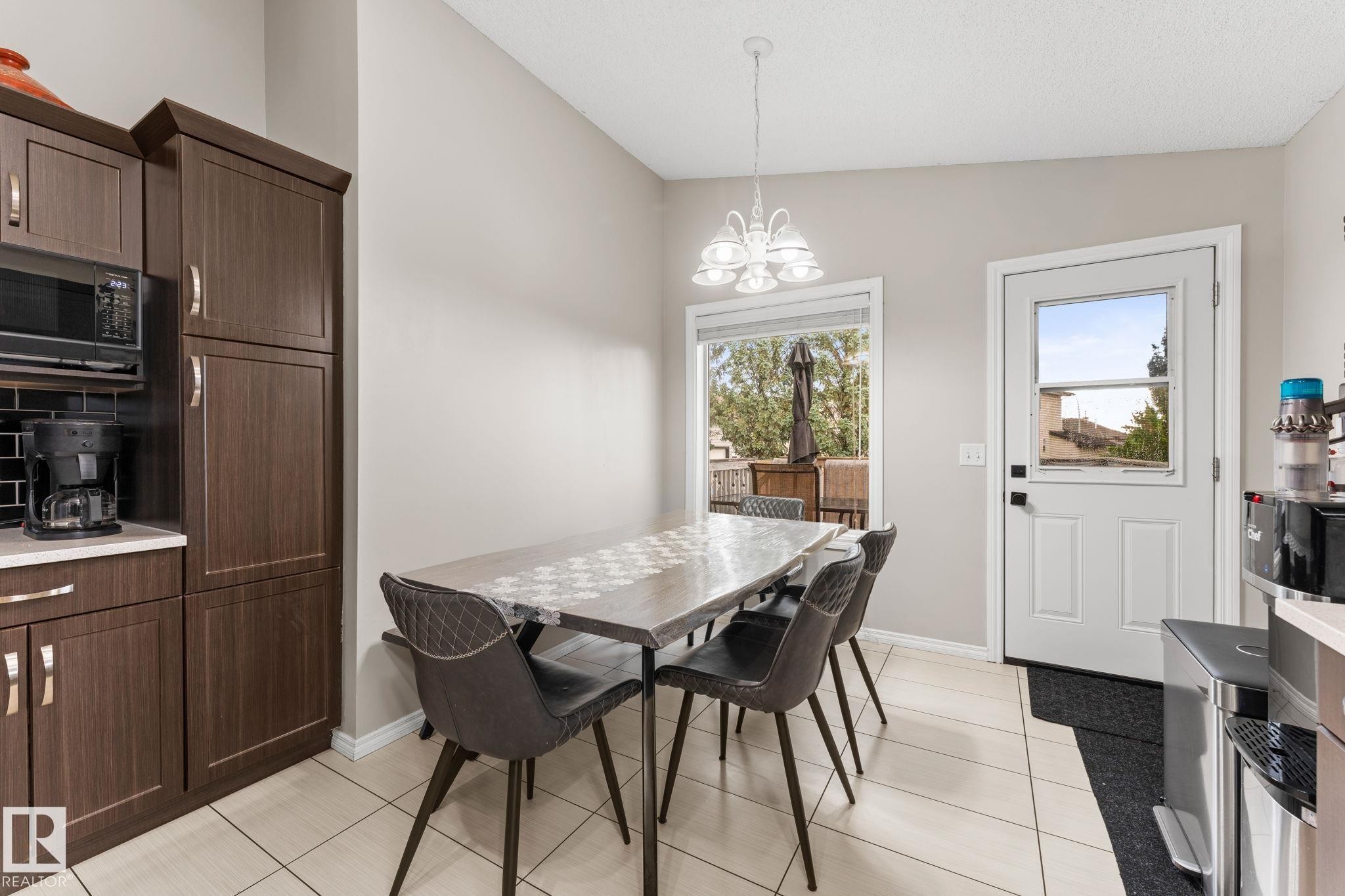 16211 90 Street Nw, Edmonton, AB