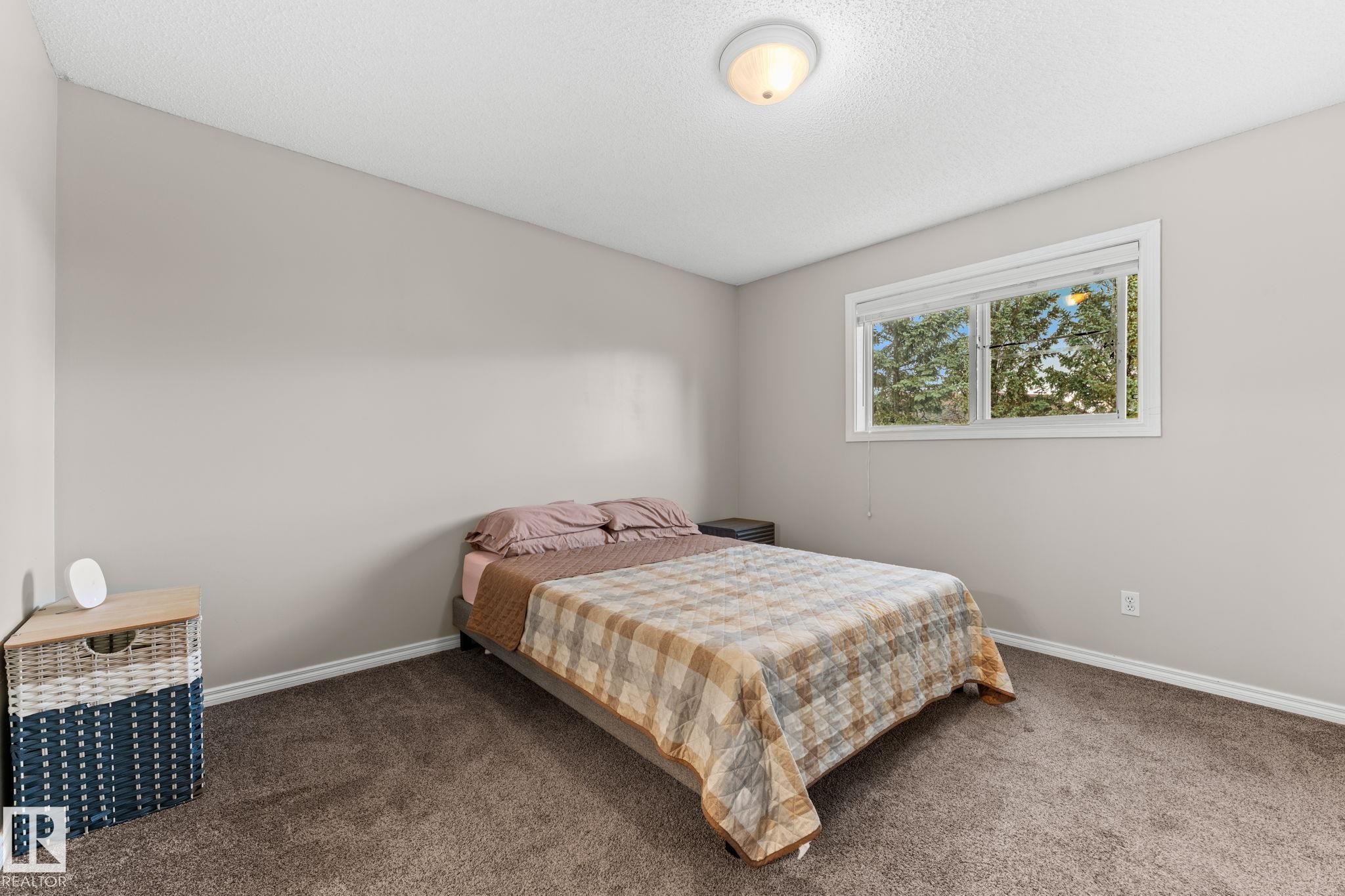 16211 90 Street Nw, Edmonton, AB