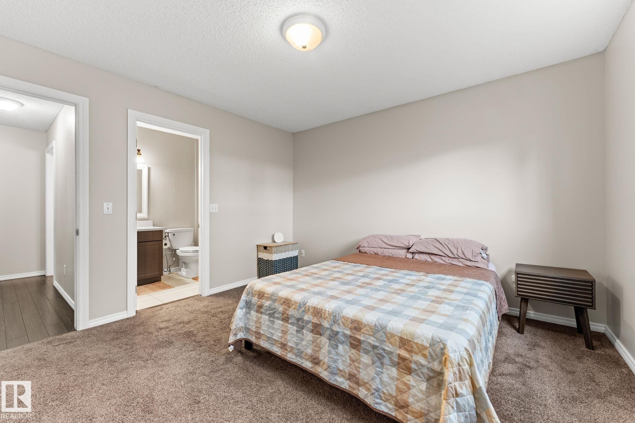 16211 90 Street Nw, Edmonton, AB