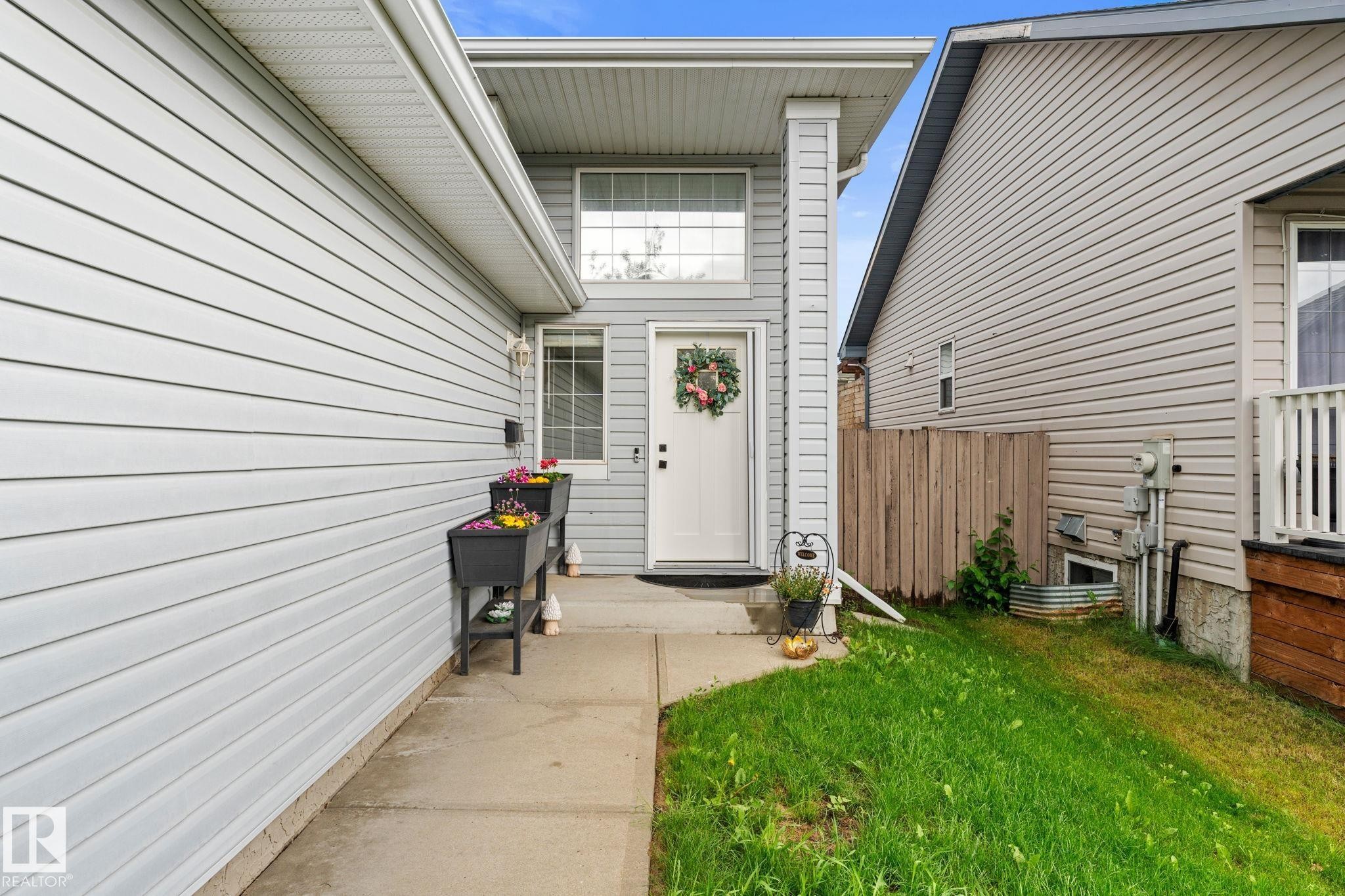 16211 90 Street Nw, Edmonton, AB
