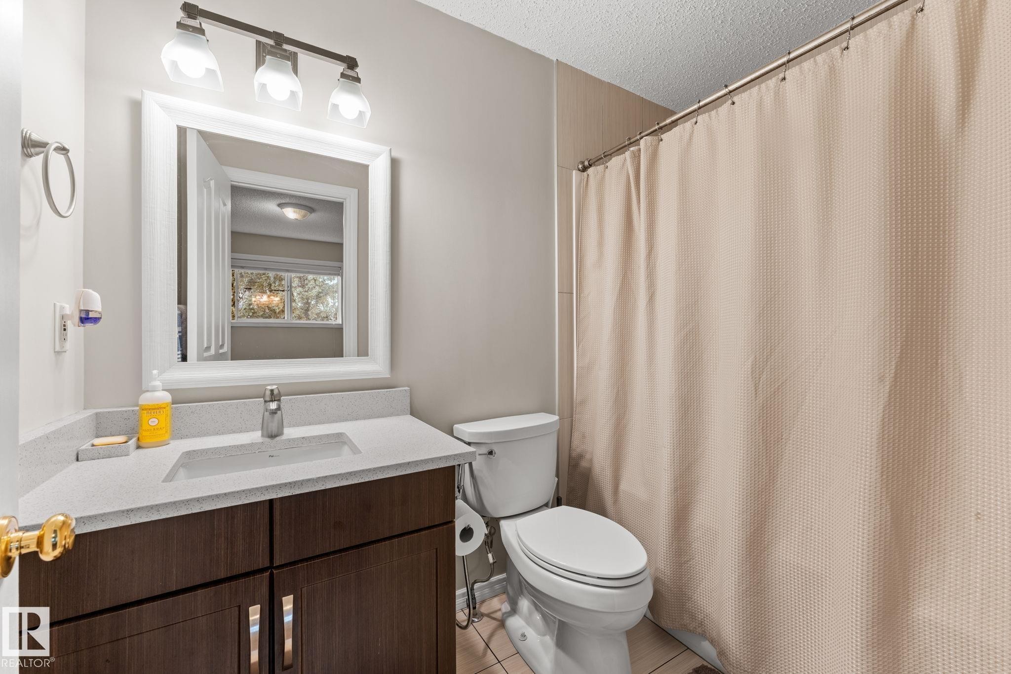 16211 90 Street Nw, Edmonton, AB