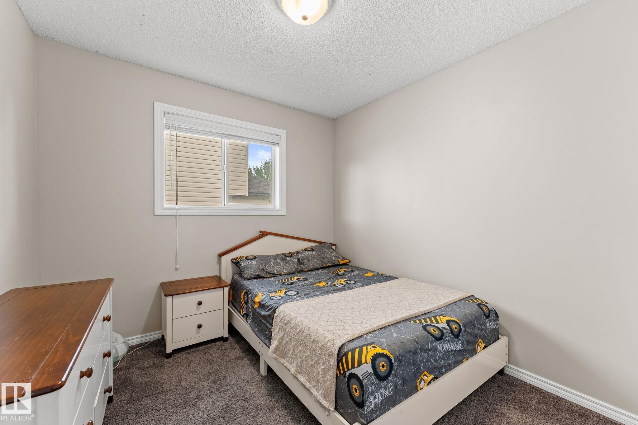 16211 90 Street Nw, Edmonton, AB