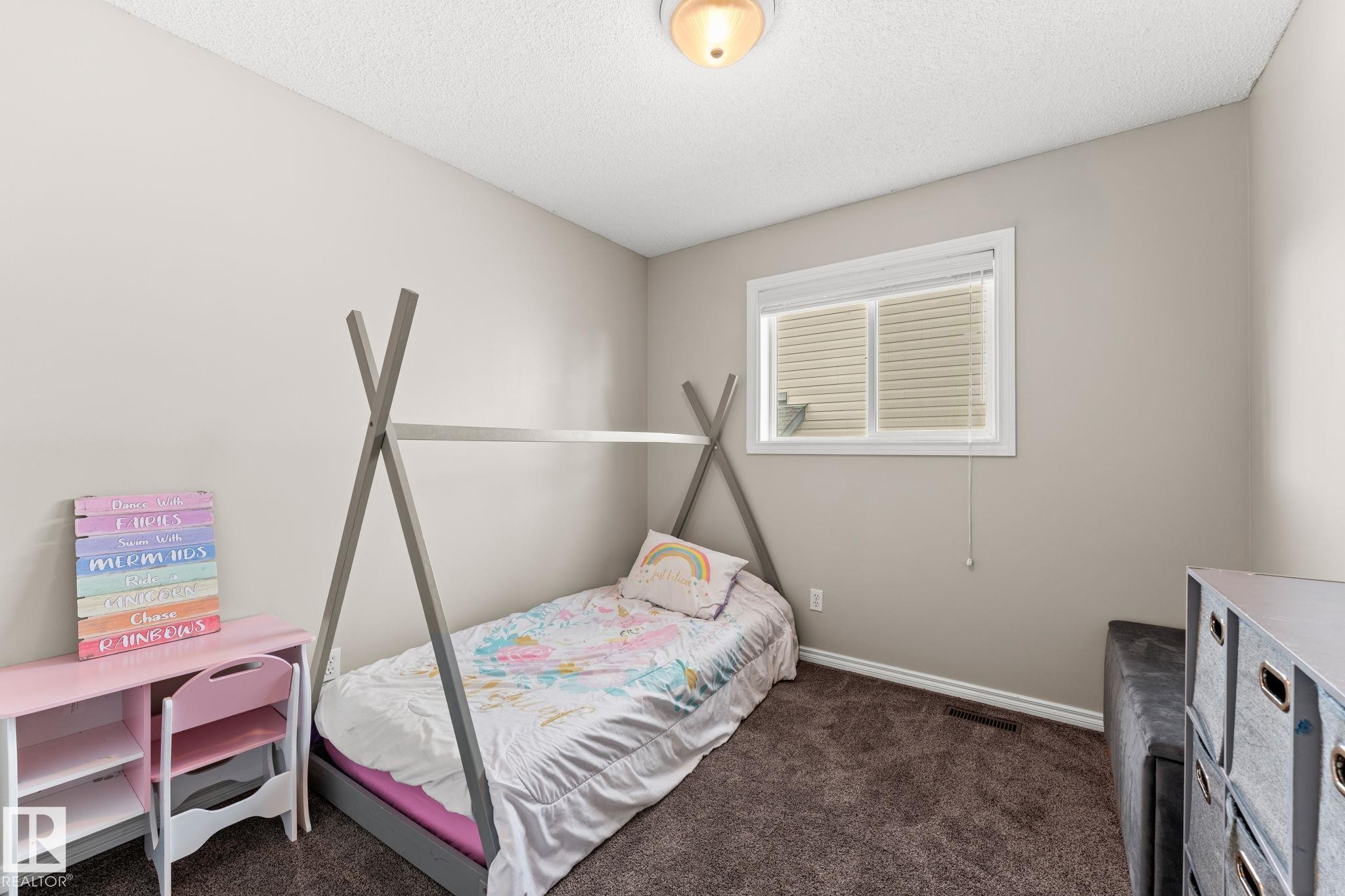 16211 90 Street Nw, Edmonton, AB