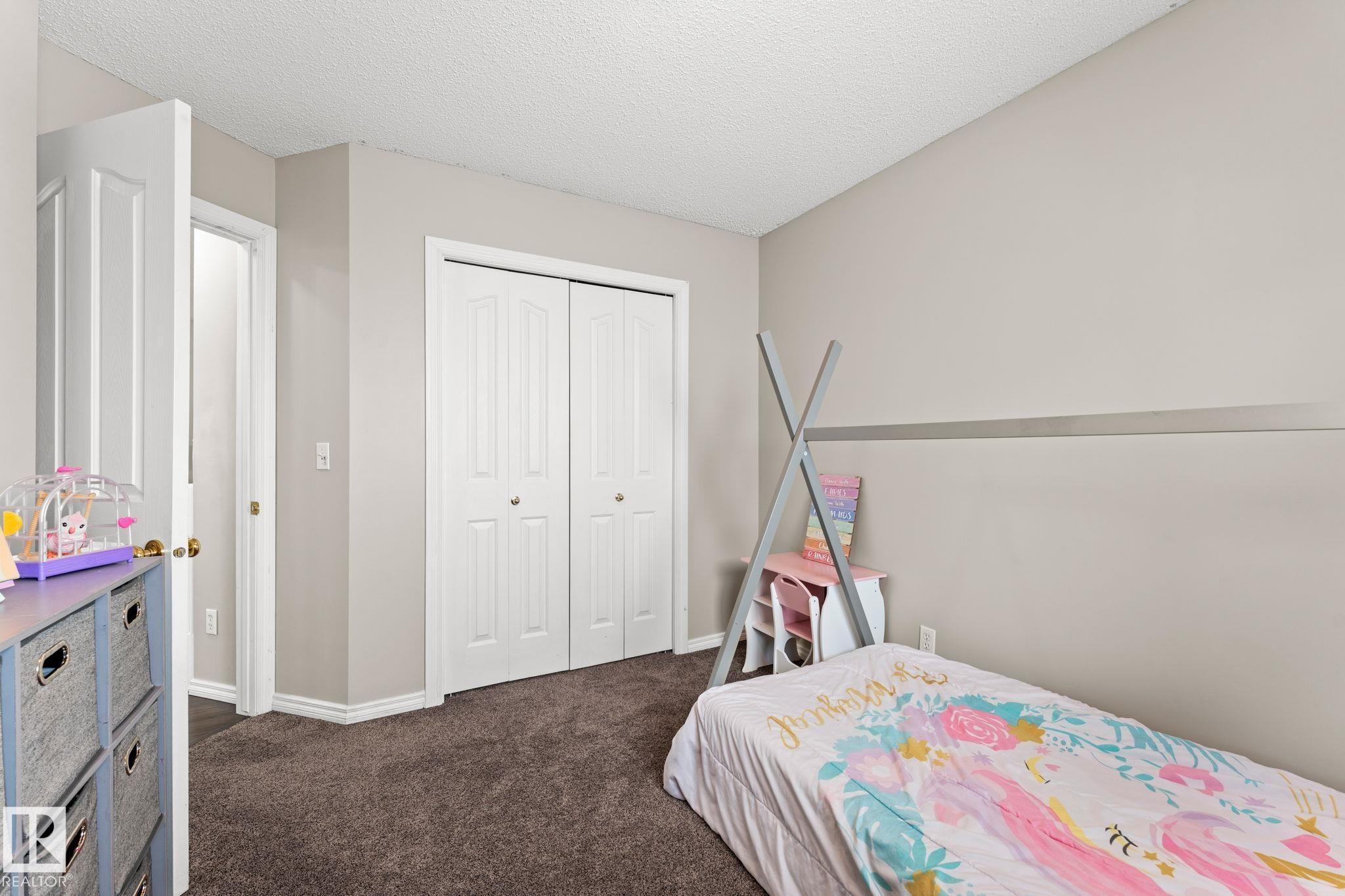 16211 90 Street Nw, Edmonton, AB