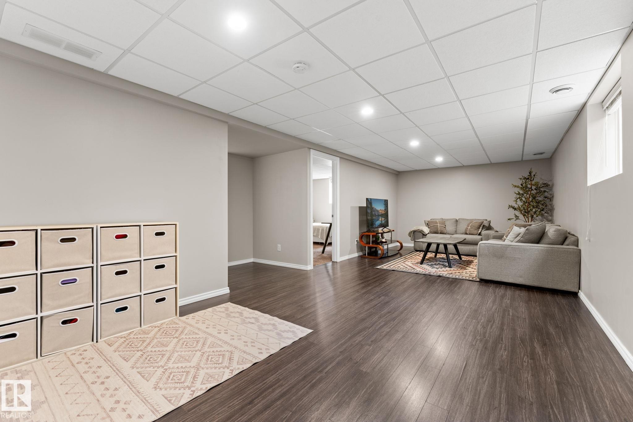 16211 90 Street Nw, Edmonton, AB