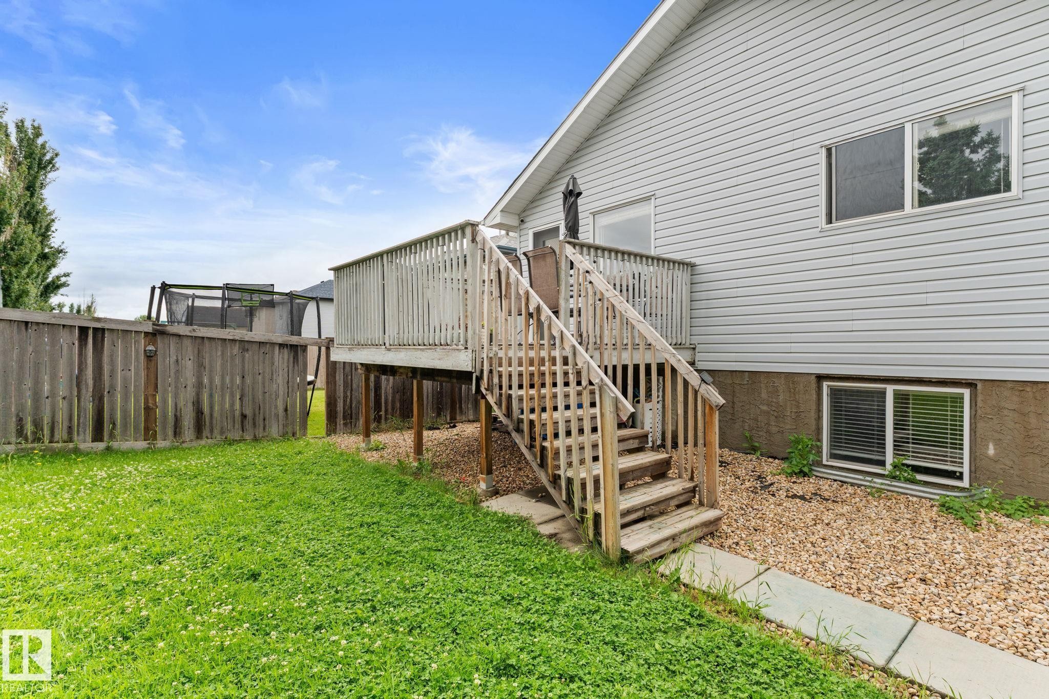 16211 90 Street Nw, Edmonton, AB