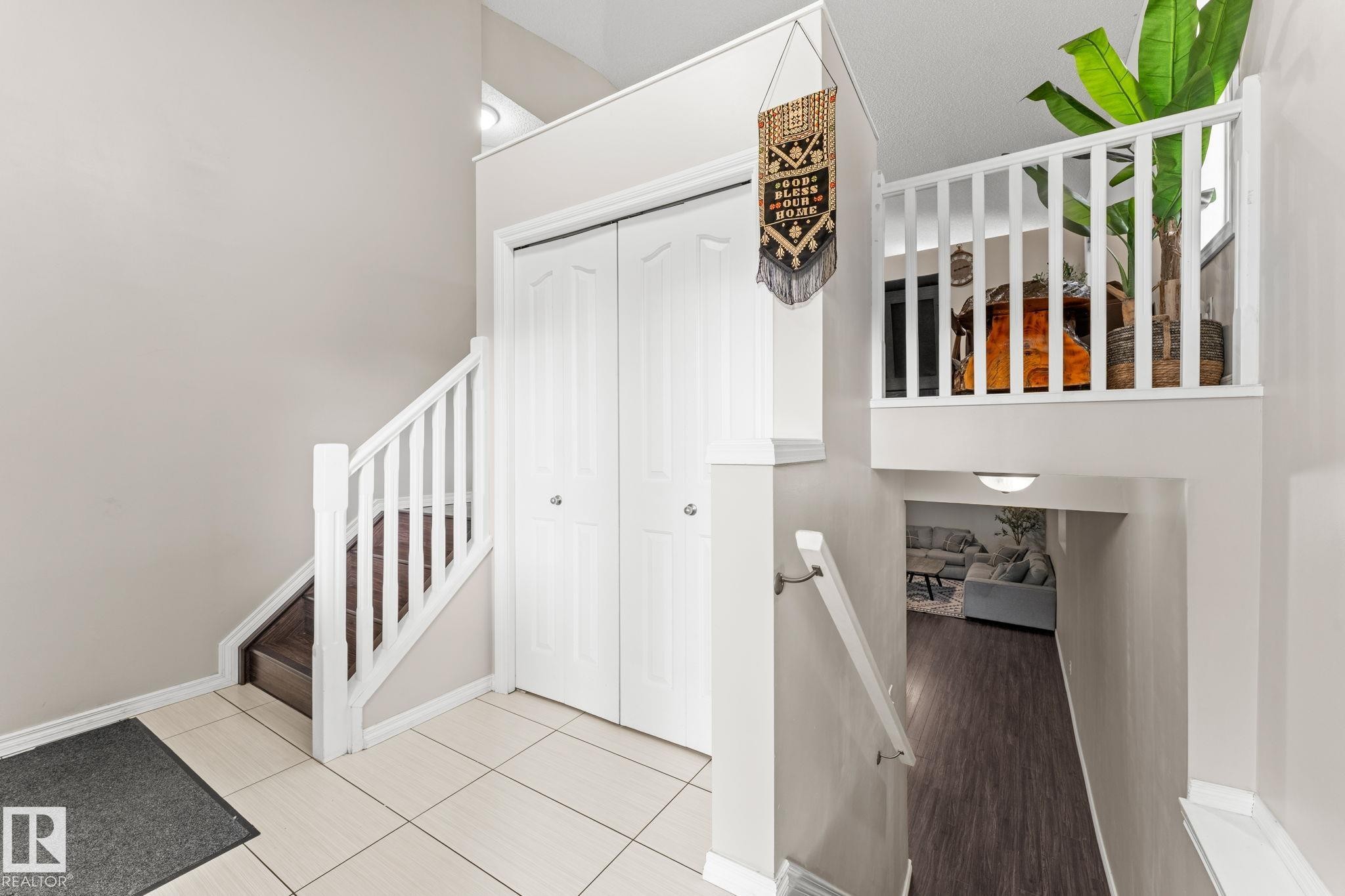 16211 90 Street Nw, Edmonton, AB