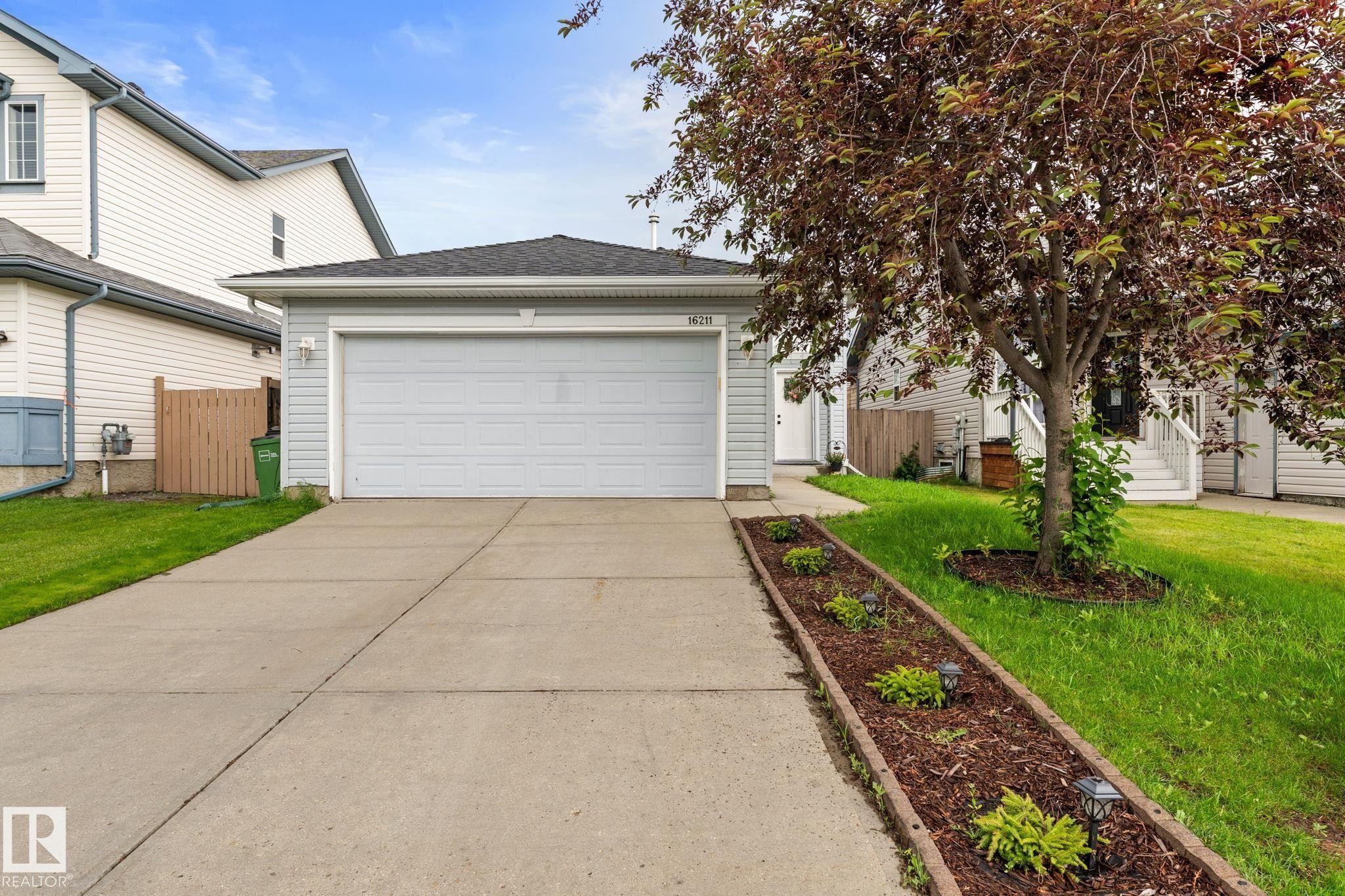 16211 90 Street Nw, Edmonton, AB