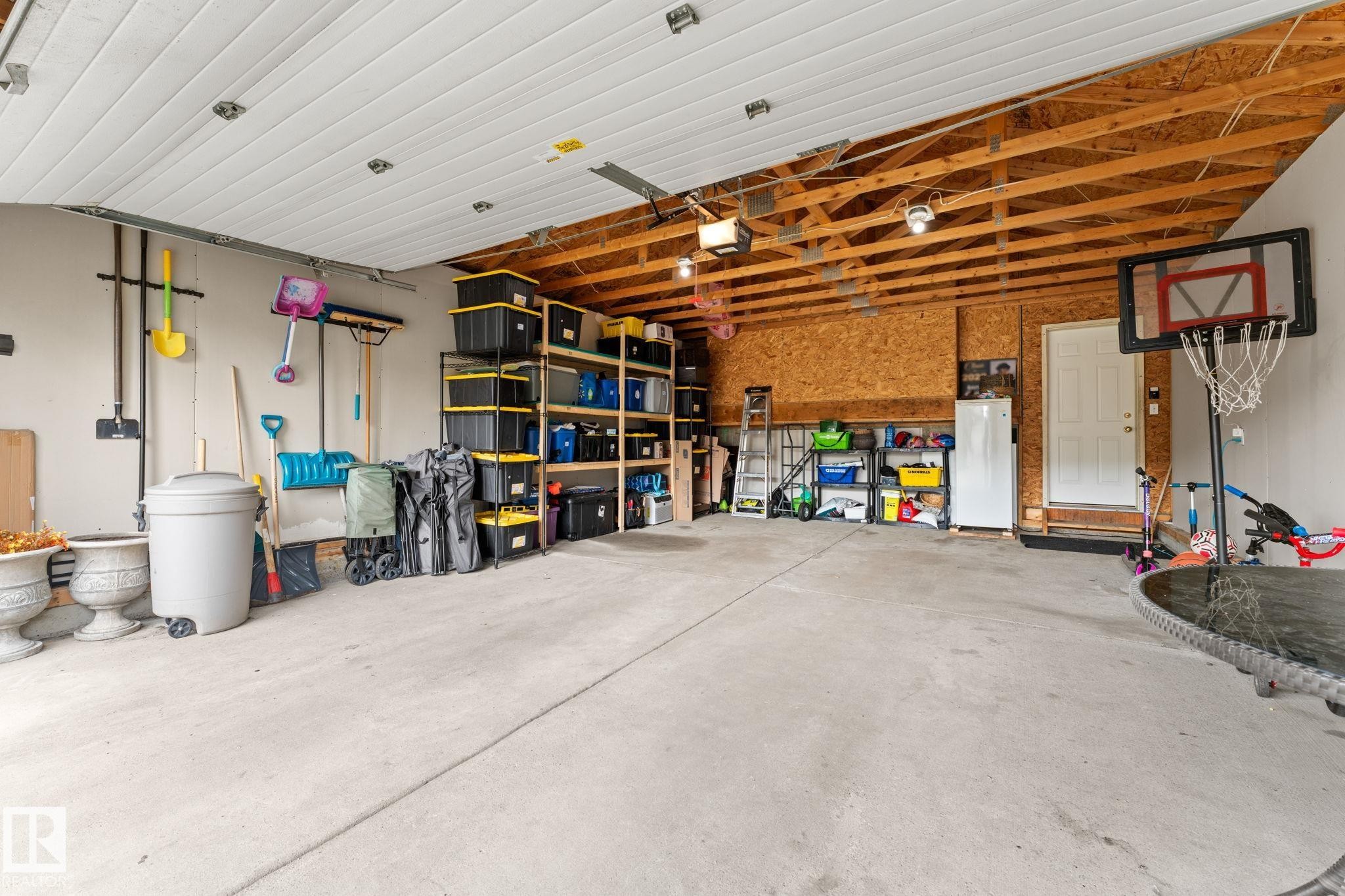 16211 90 Street Nw, Edmonton, AB