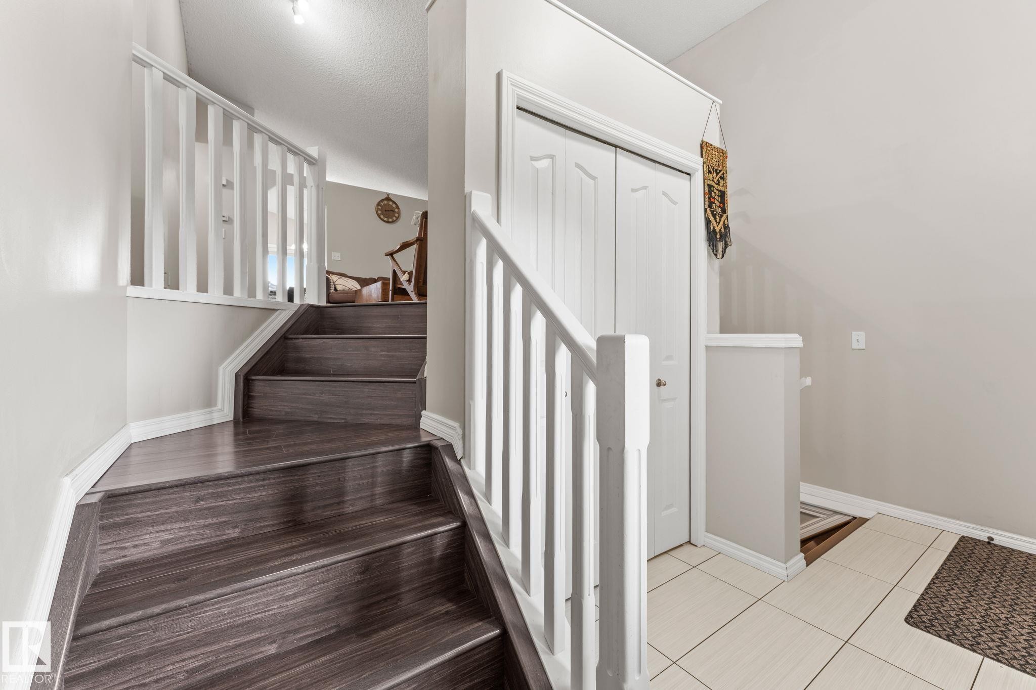 16211 90 Street Nw, Edmonton, AB