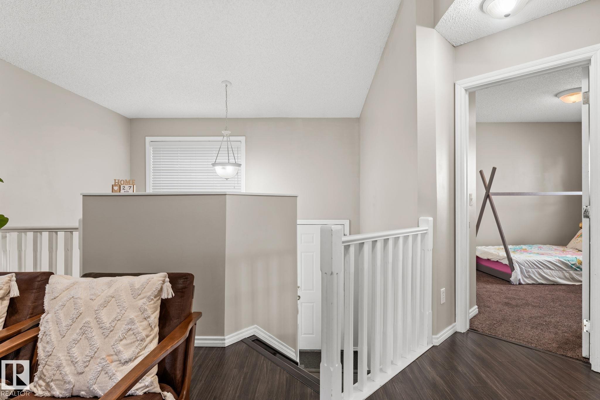 16211 90 Street Nw, Edmonton, AB
