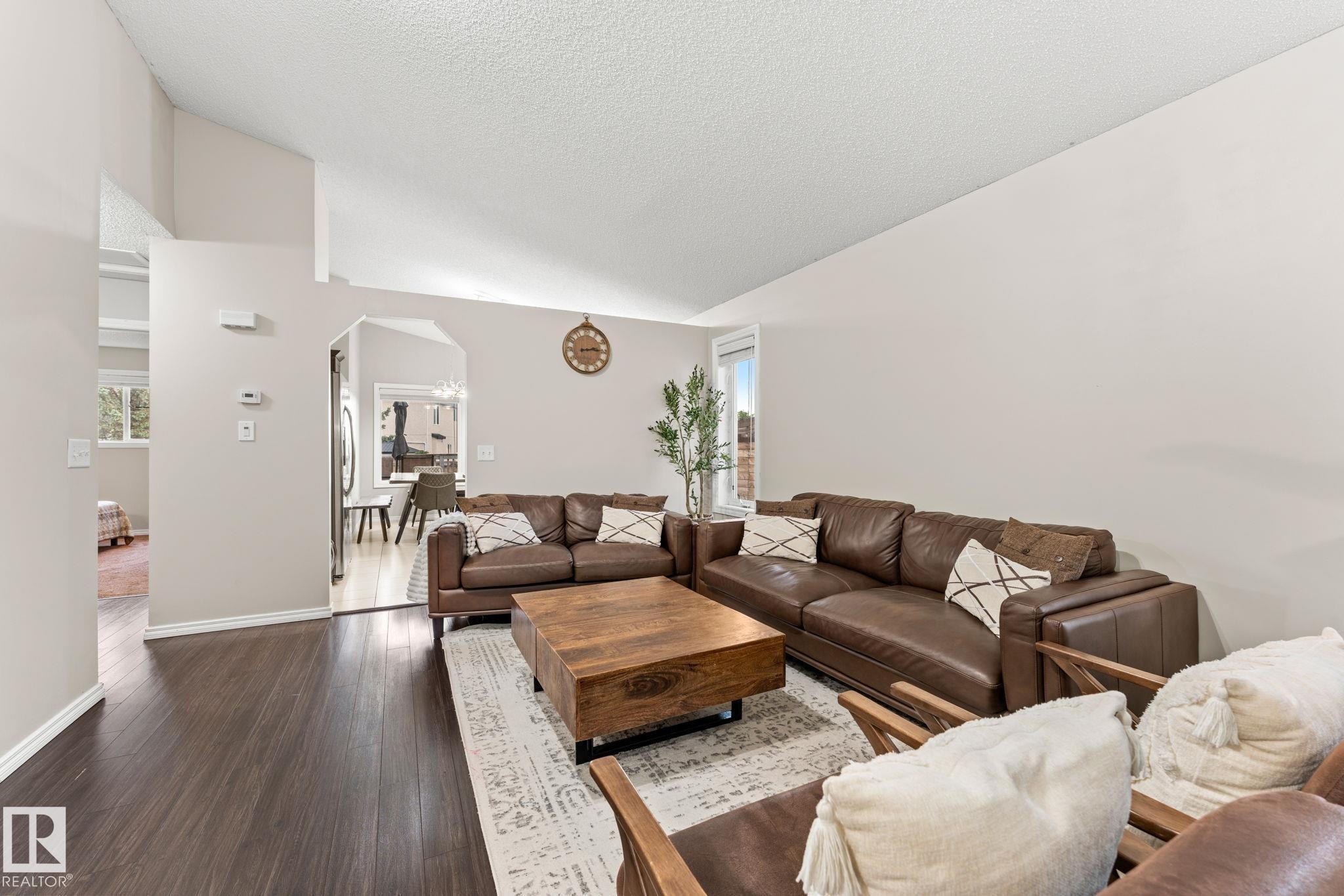 16211 90 Street Nw, Edmonton, AB