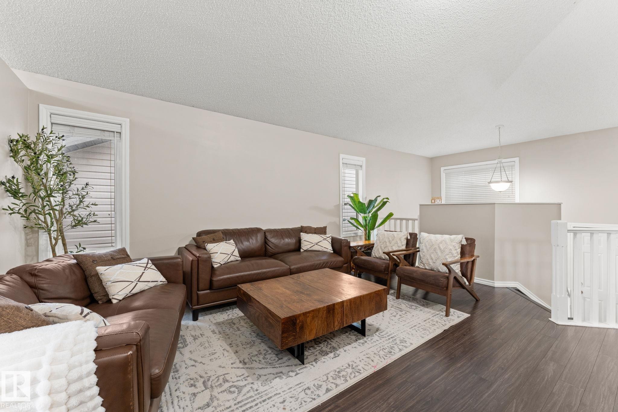 16211 90 Street Nw, Edmonton, AB