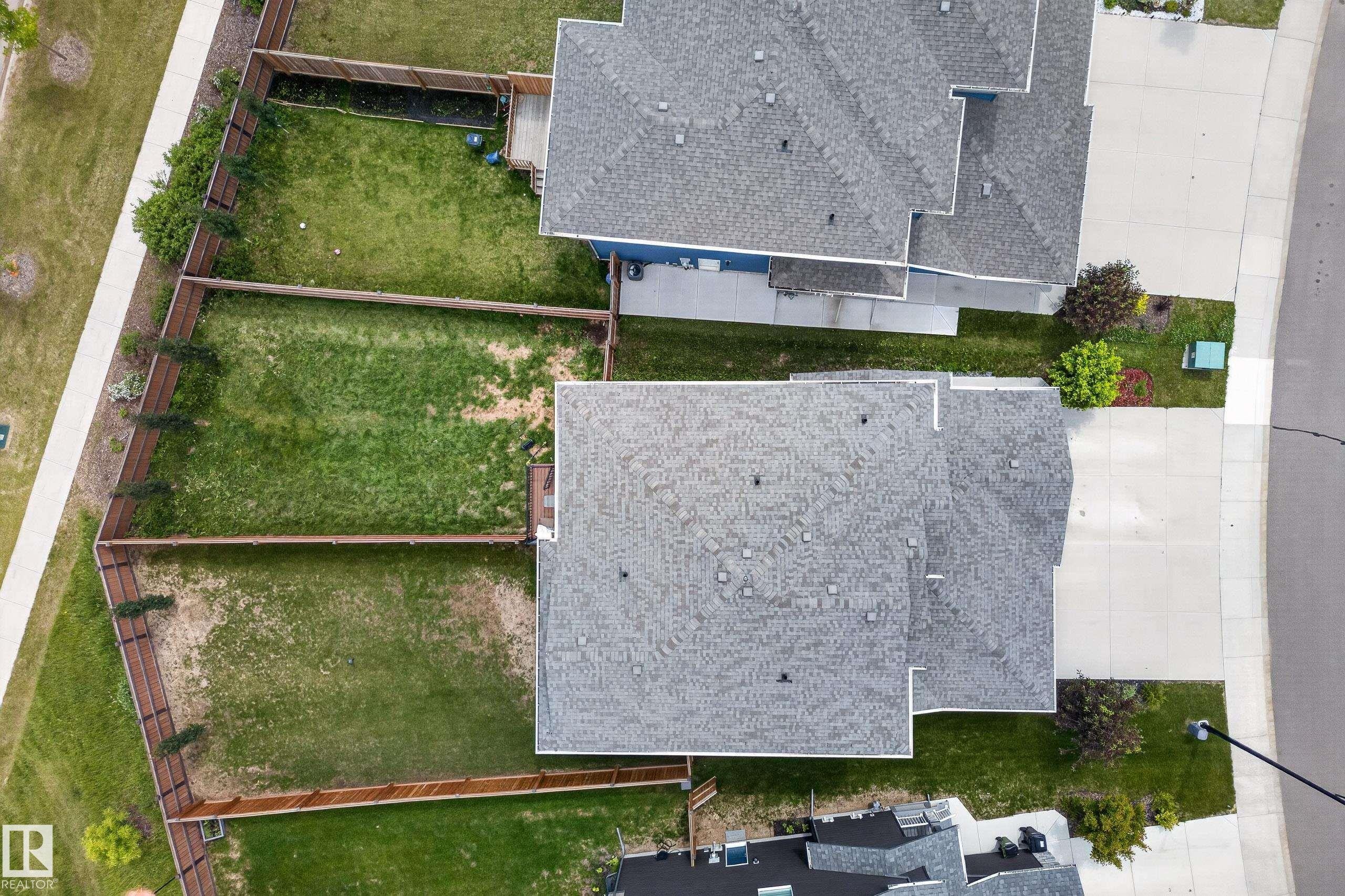 Image quality insufficient for description - 5129 Lark Crescent Nw, Edmonton, AB - Outdoor