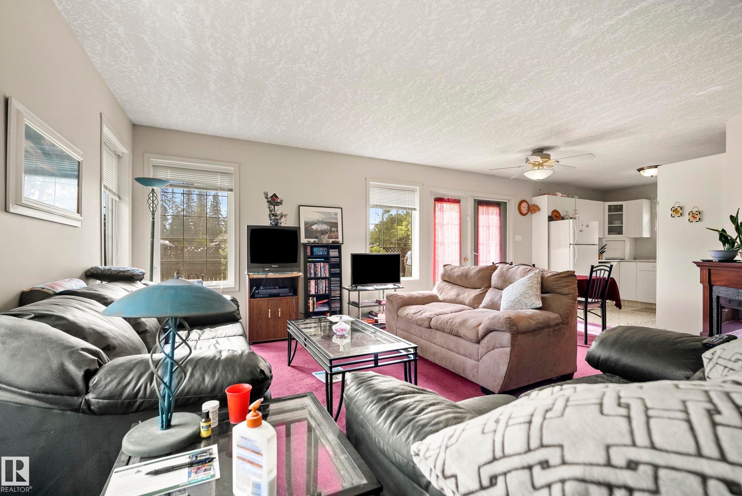 5011 64 Street, Rural Lac Ste. Anne County, AB - Indoor Photo Showing Living Room