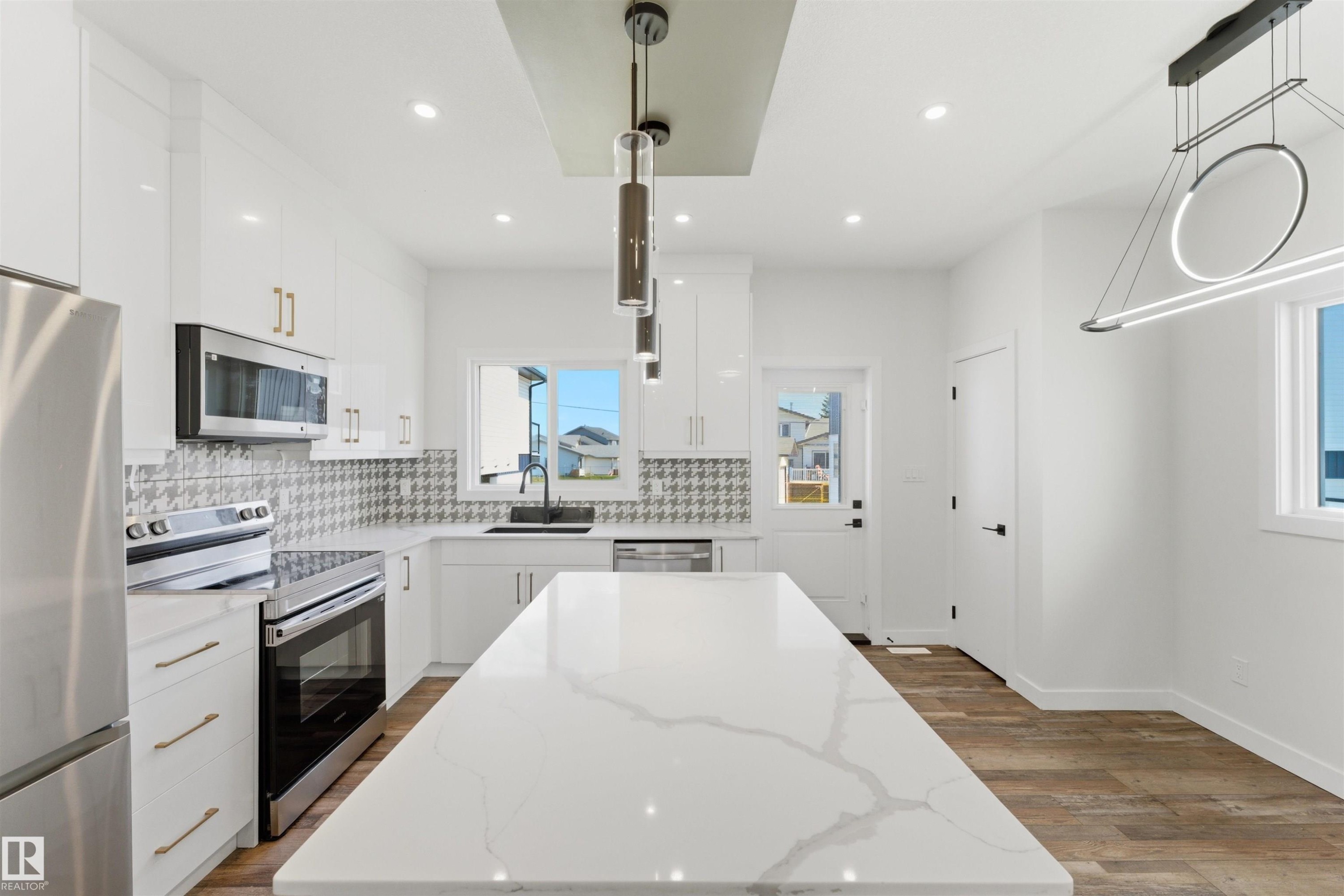 12447 47 Street, Edmonton, AB