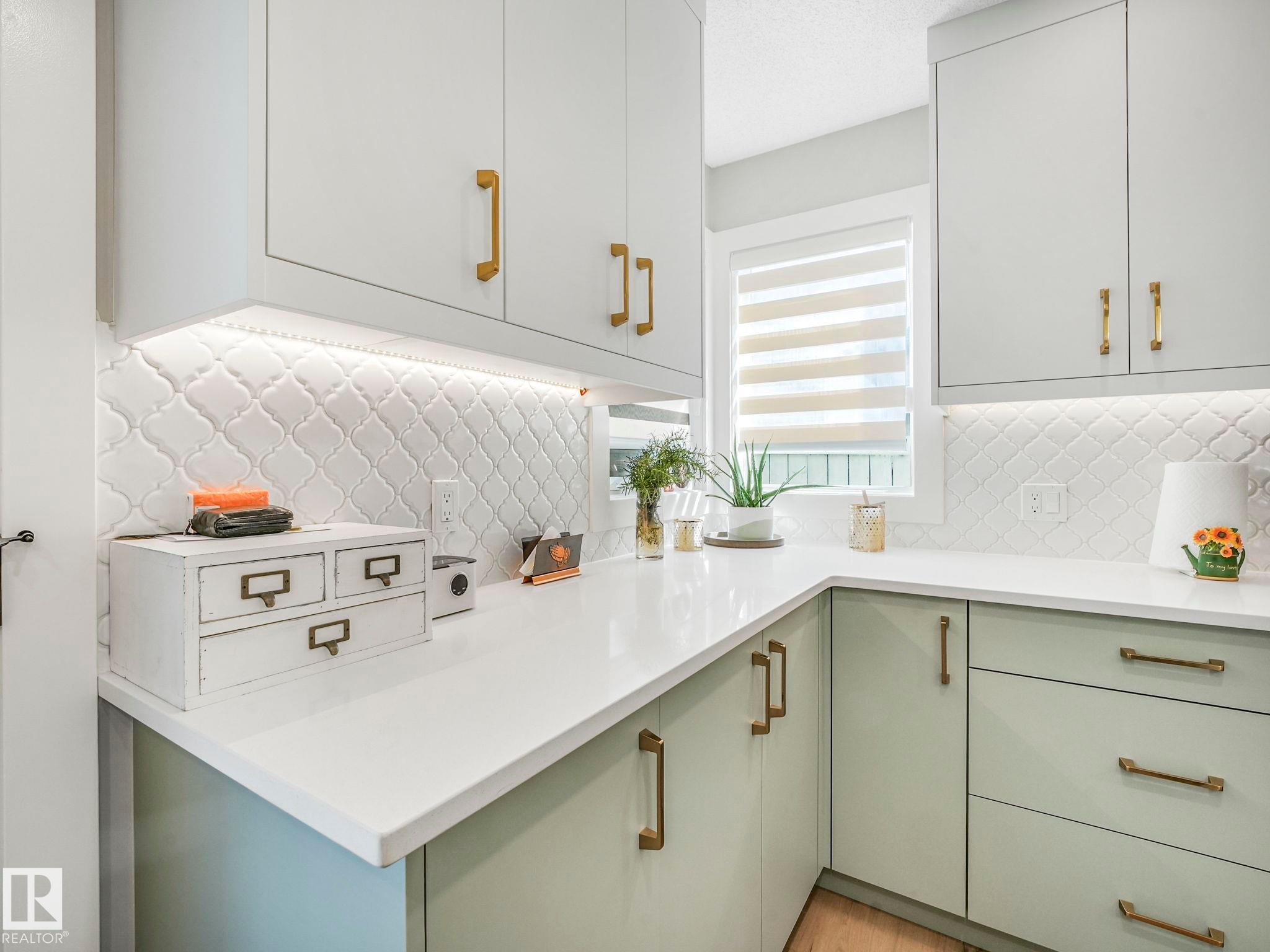 10336 178 Avenue Nw, Edmonton, AB - Indoor Photo Showing Kitchen