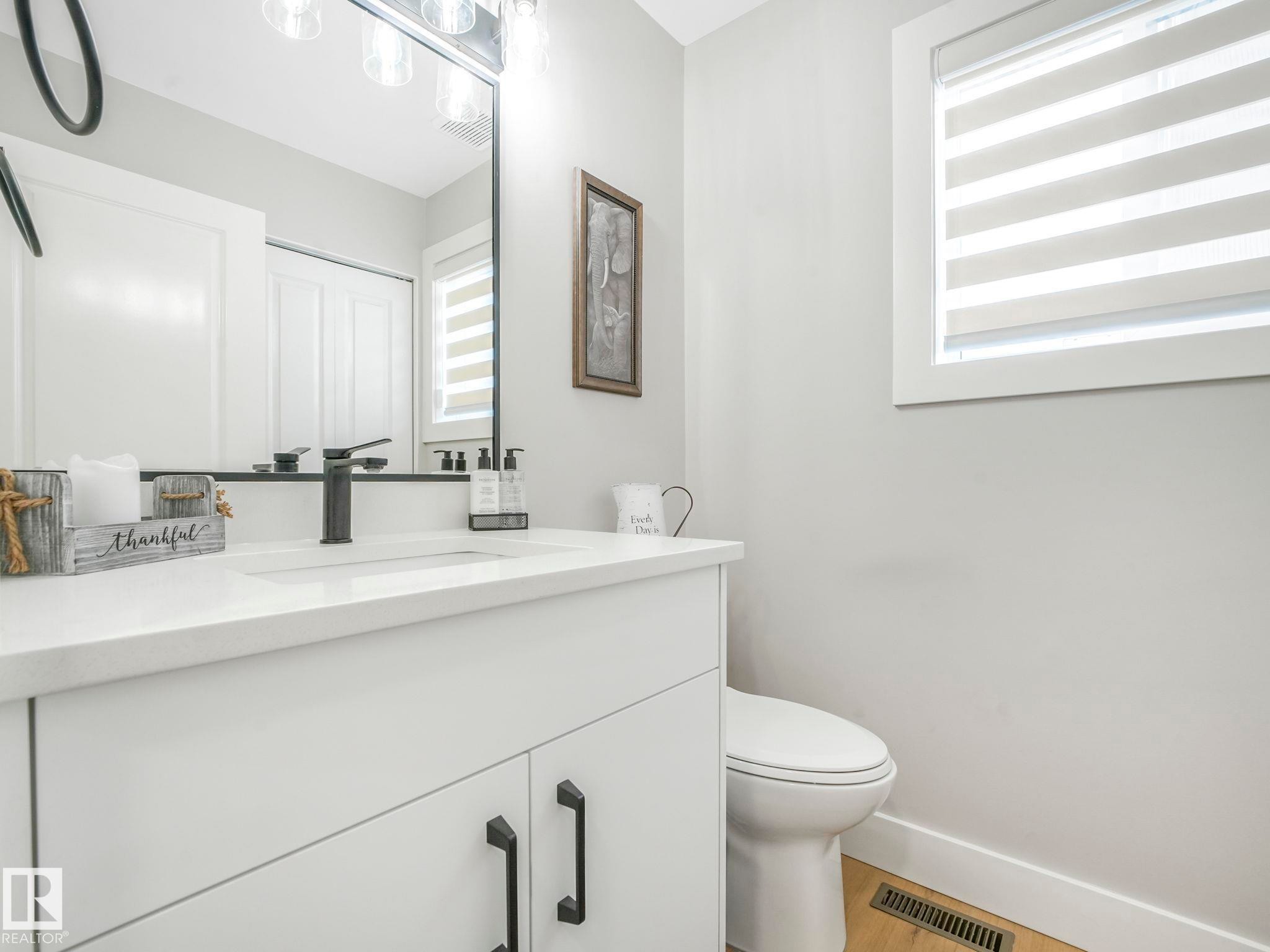10336 178 Avenue Nw, Edmonton, AB - Indoor Photo Showing Bathroom