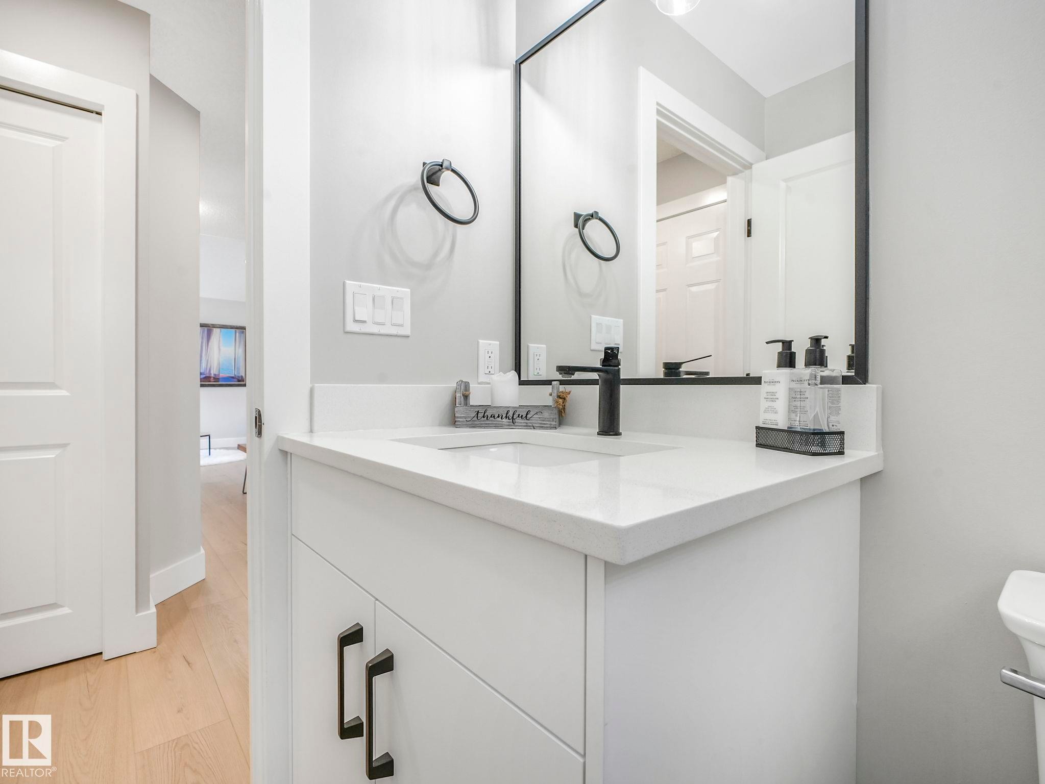 10336 178 Avenue Nw, Edmonton, AB - Indoor Photo Showing Bathroom