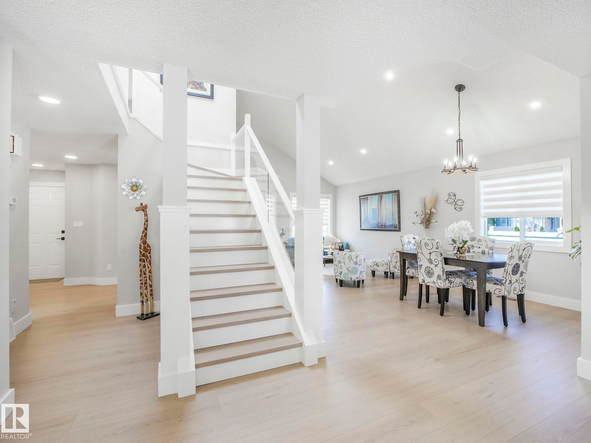 10336 178 Avenue Nw, Edmonton, AB - Indoor Photo Showing Dining Room