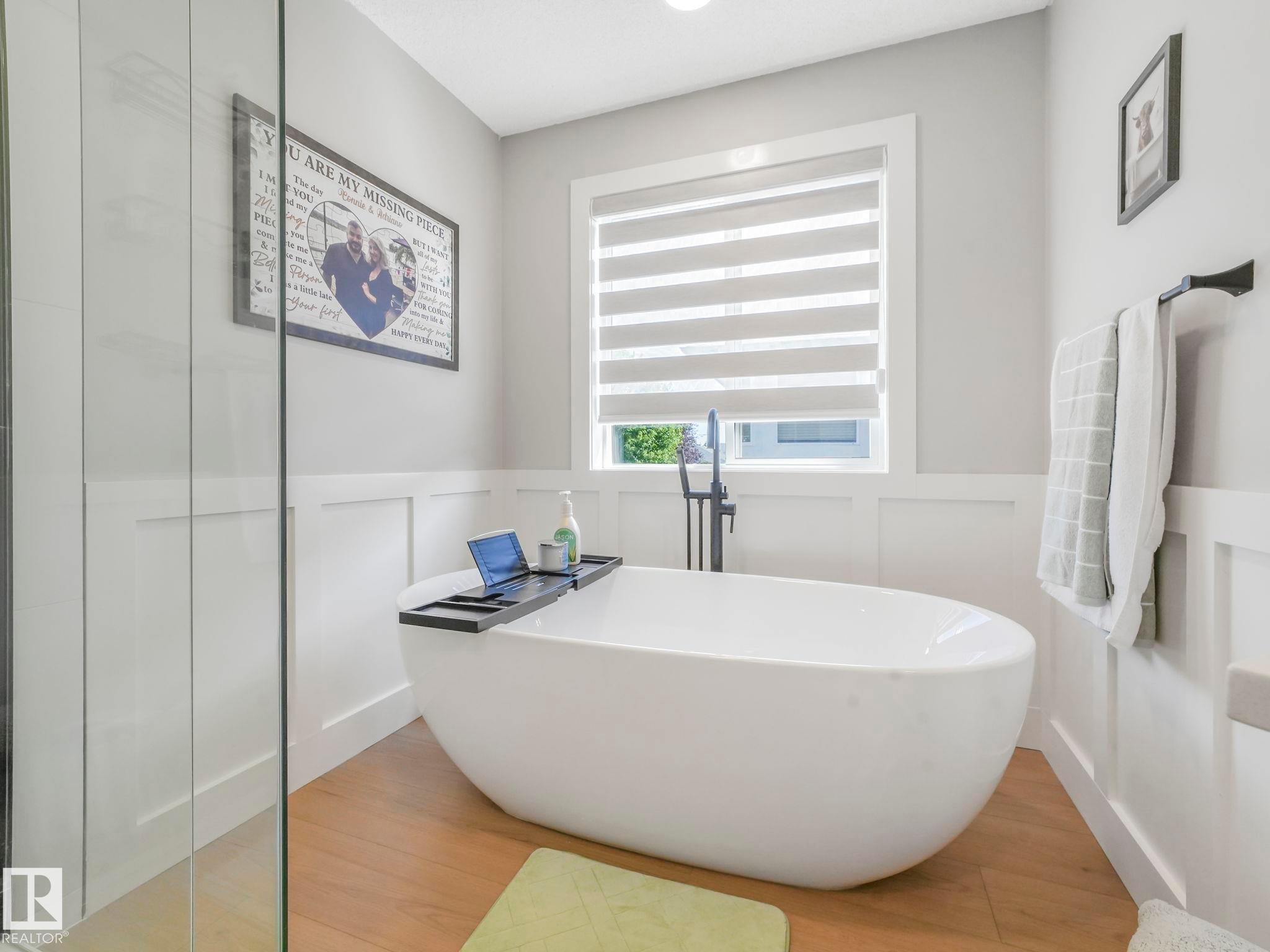 10336 178 Avenue Nw, Edmonton, AB - Indoor Photo Showing Bathroom