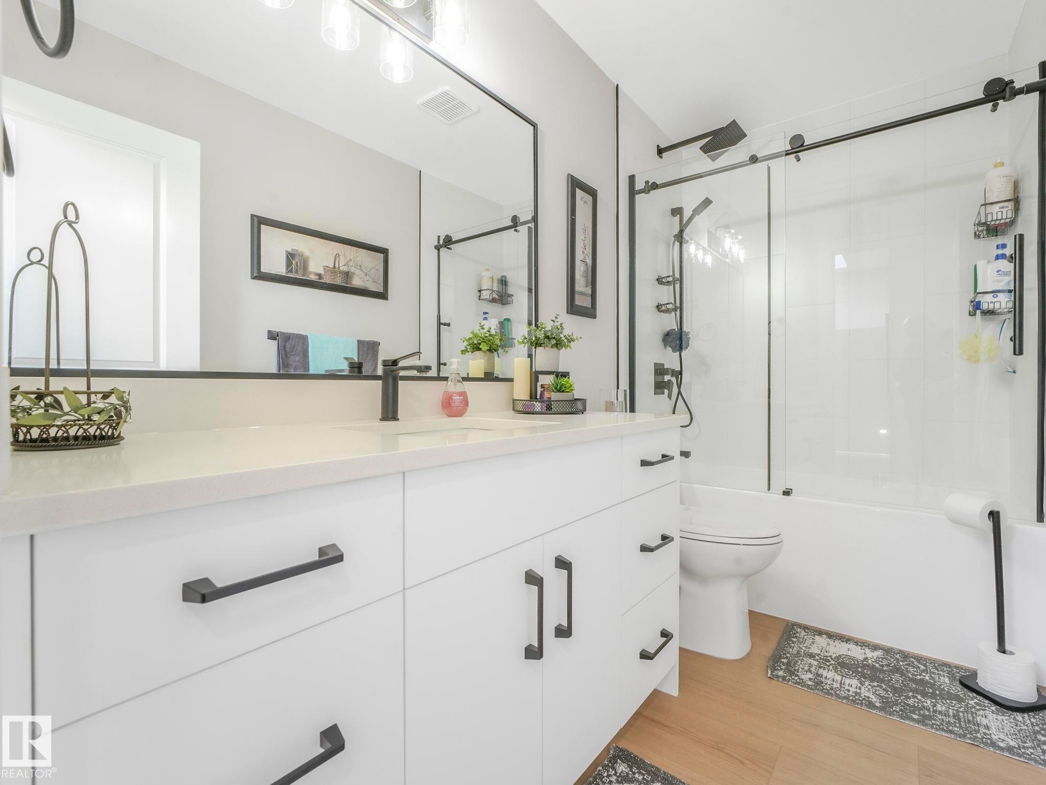 10336 178 Avenue Nw, Edmonton, AB - Indoor Photo Showing Bathroom