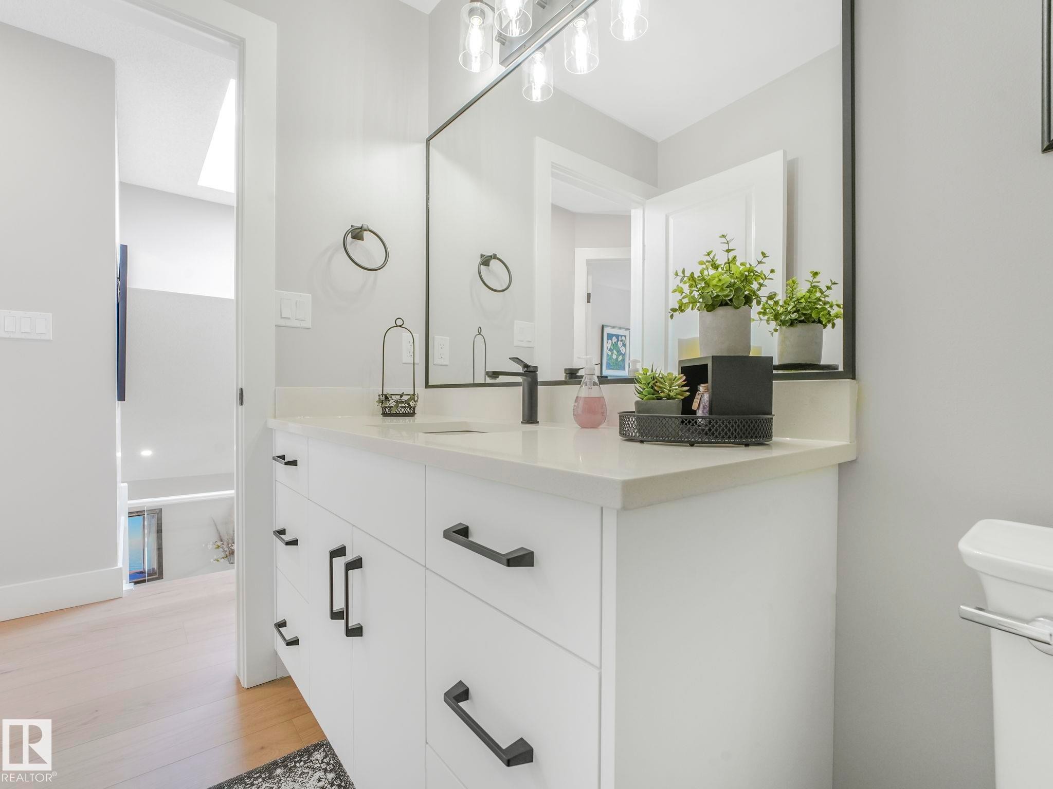 10336 178 Avenue Nw, Edmonton, AB - Indoor Photo Showing Bathroom
