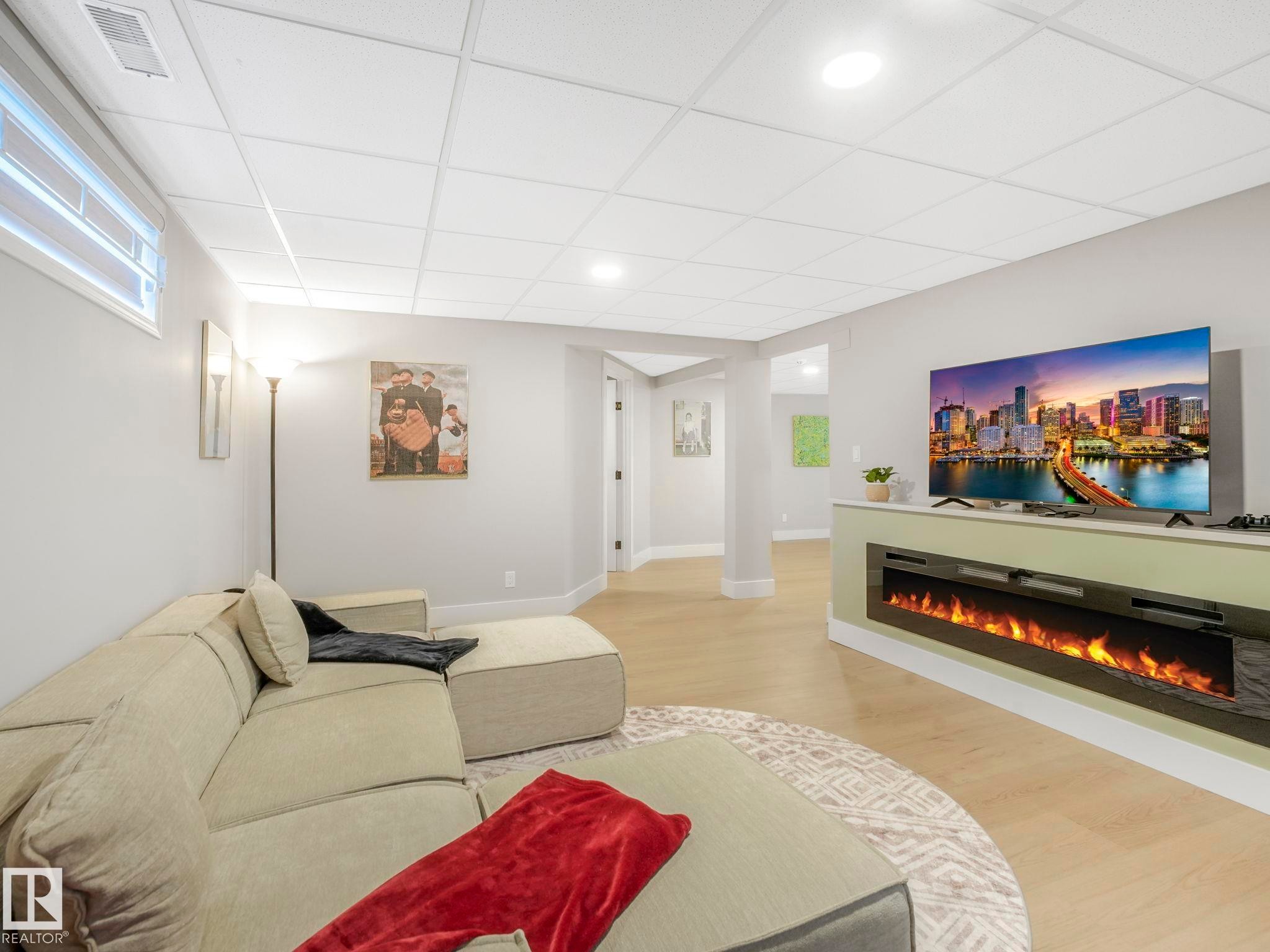 10336 178 Avenue Nw, Edmonton, AB - Indoor With Fireplace