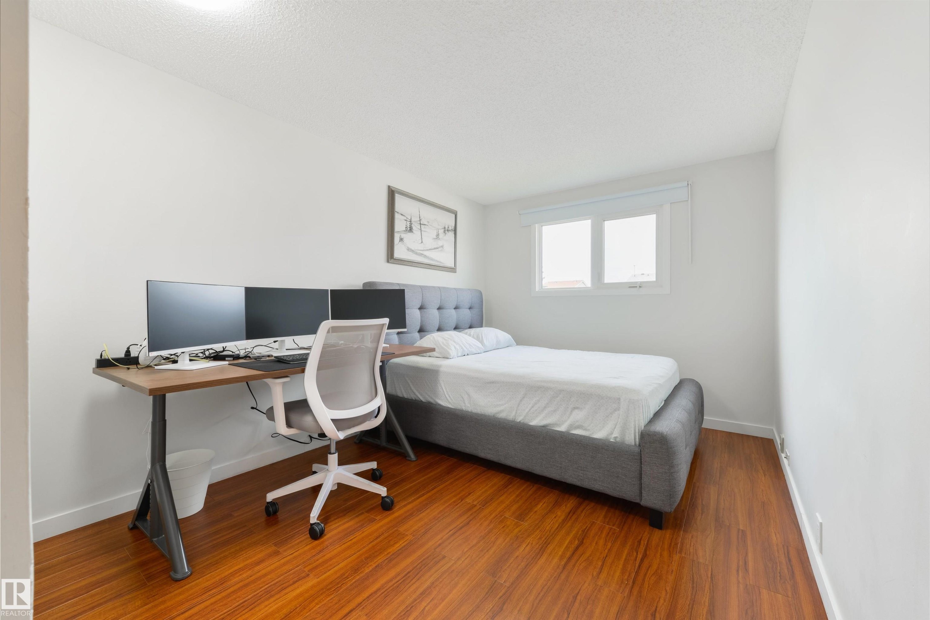 18423 96A Avenue Nw, Edmonton, AB - Indoor Photo Showing Bedroom