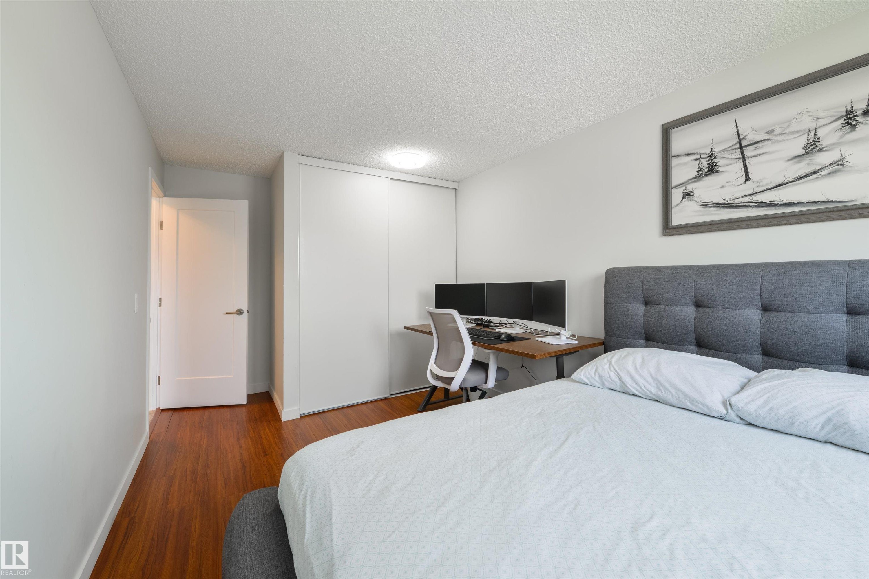 18423 96A Avenue Nw, Edmonton, AB - Indoor Photo Showing Bedroom