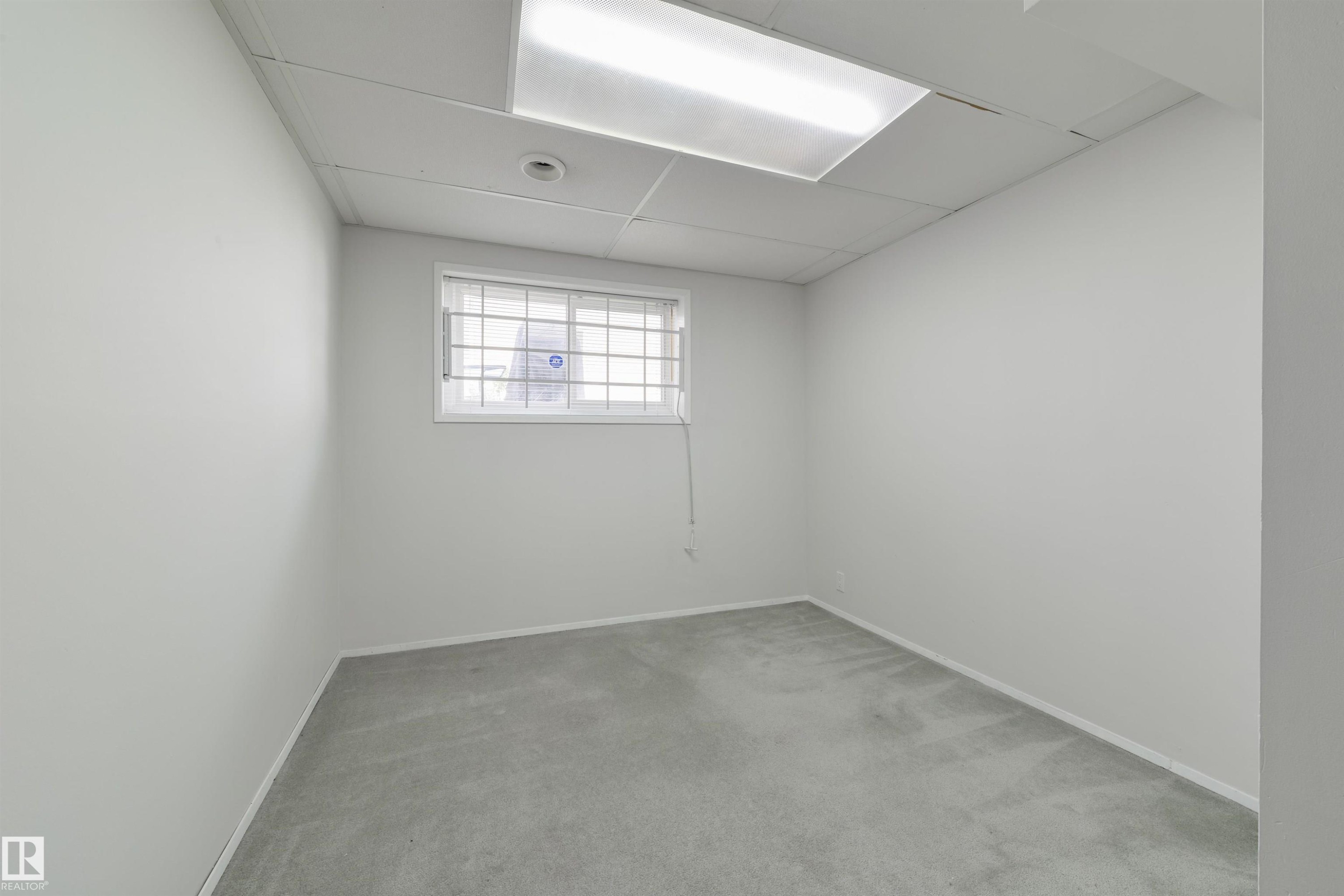 18423 96A Avenue Nw, Edmonton, AB - Indoor Photo Showing Other Room
