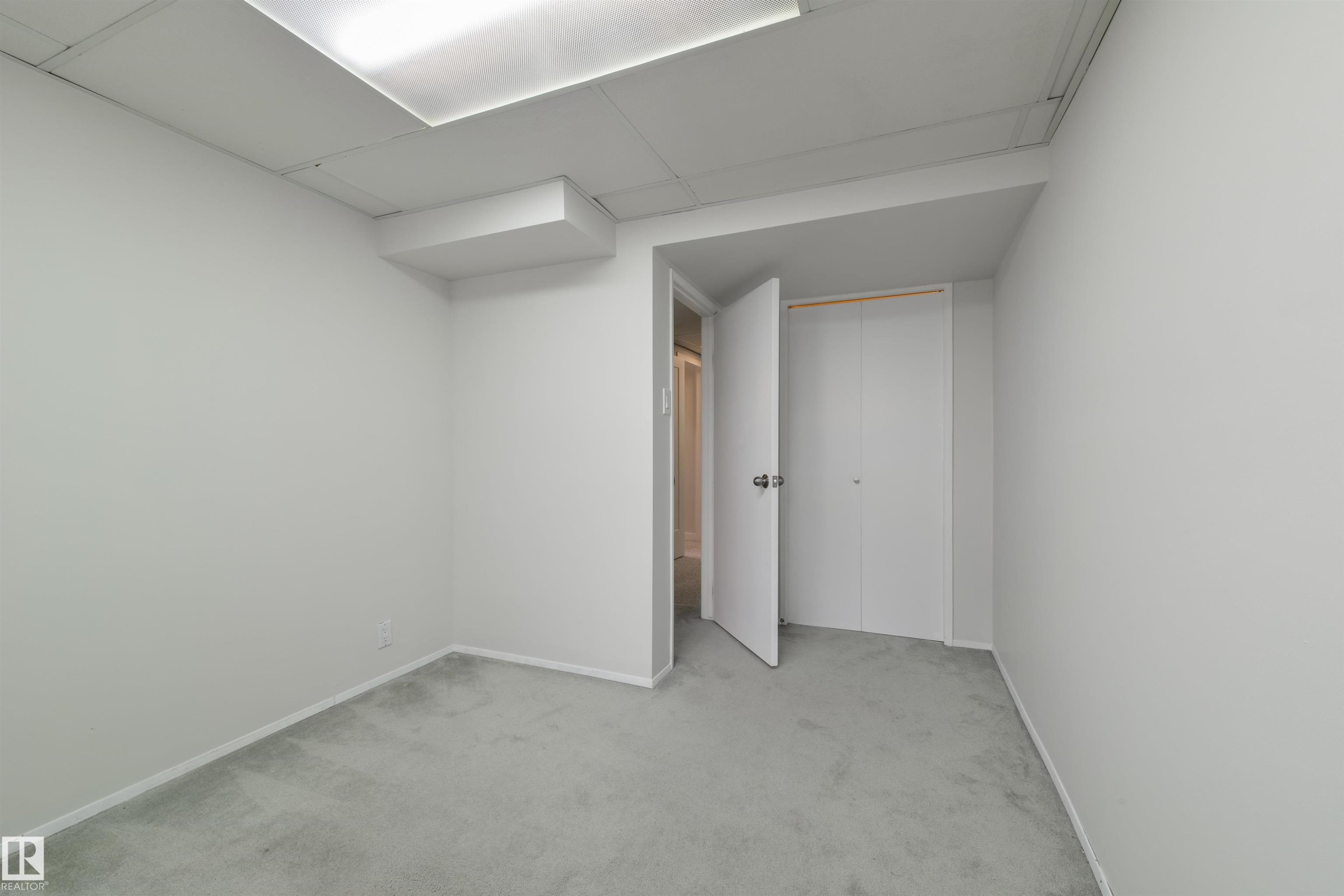 18423 96A Avenue Nw, Edmonton, AB - Indoor Photo Showing Other Room