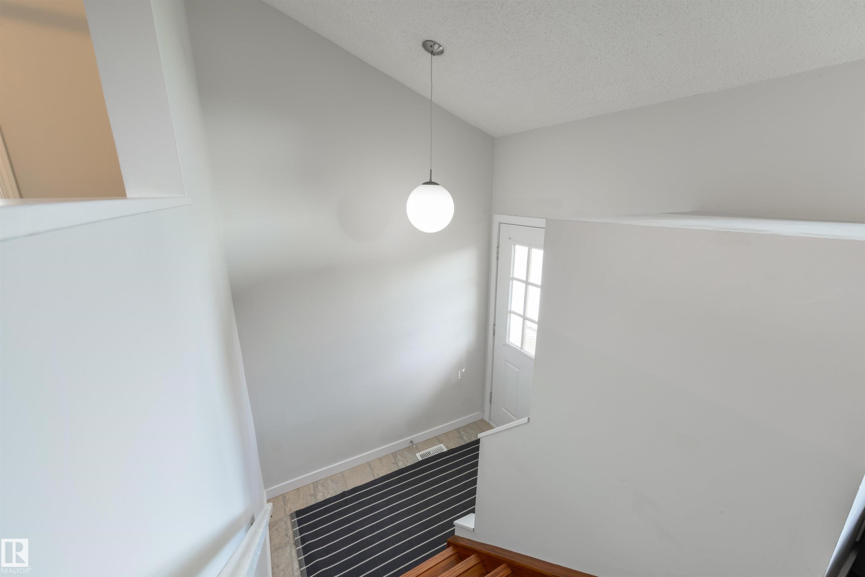 18423 96A Avenue Nw, Edmonton, AB - Indoor Photo Showing Other Room