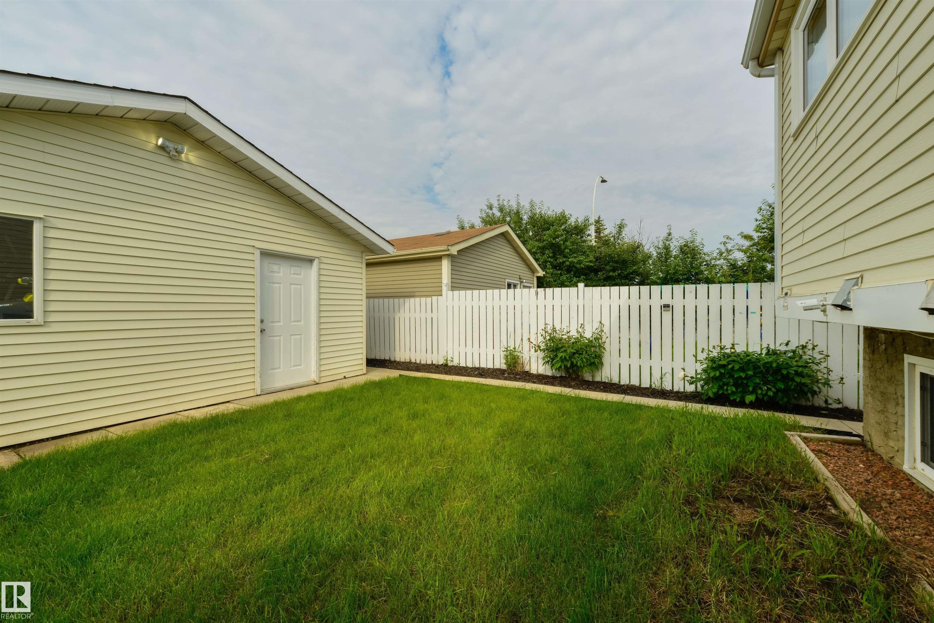 18423 96A Avenue Nw, Edmonton, AB - Outdoor With Exterior