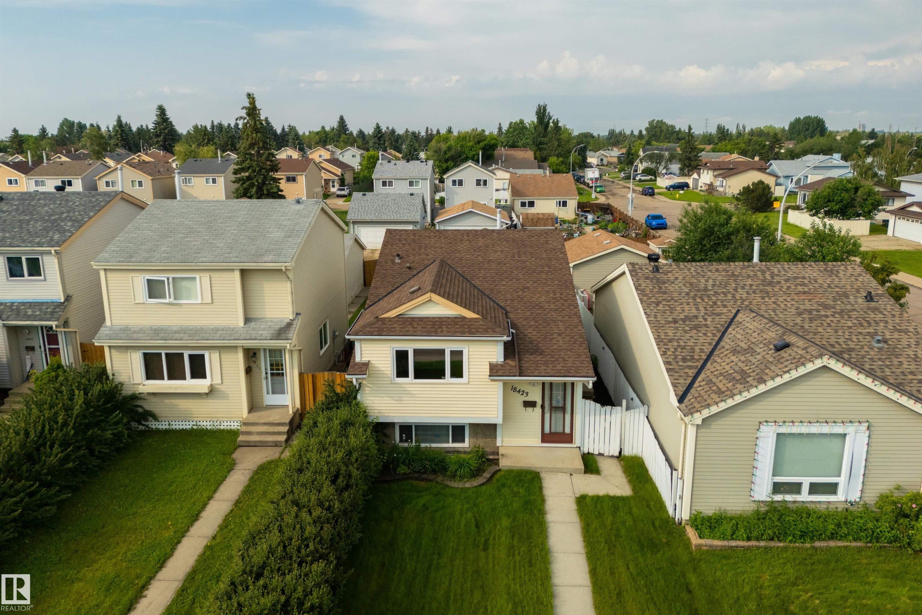 18423 96A Avenue Nw, Edmonton, AB - Outdoor With Facade