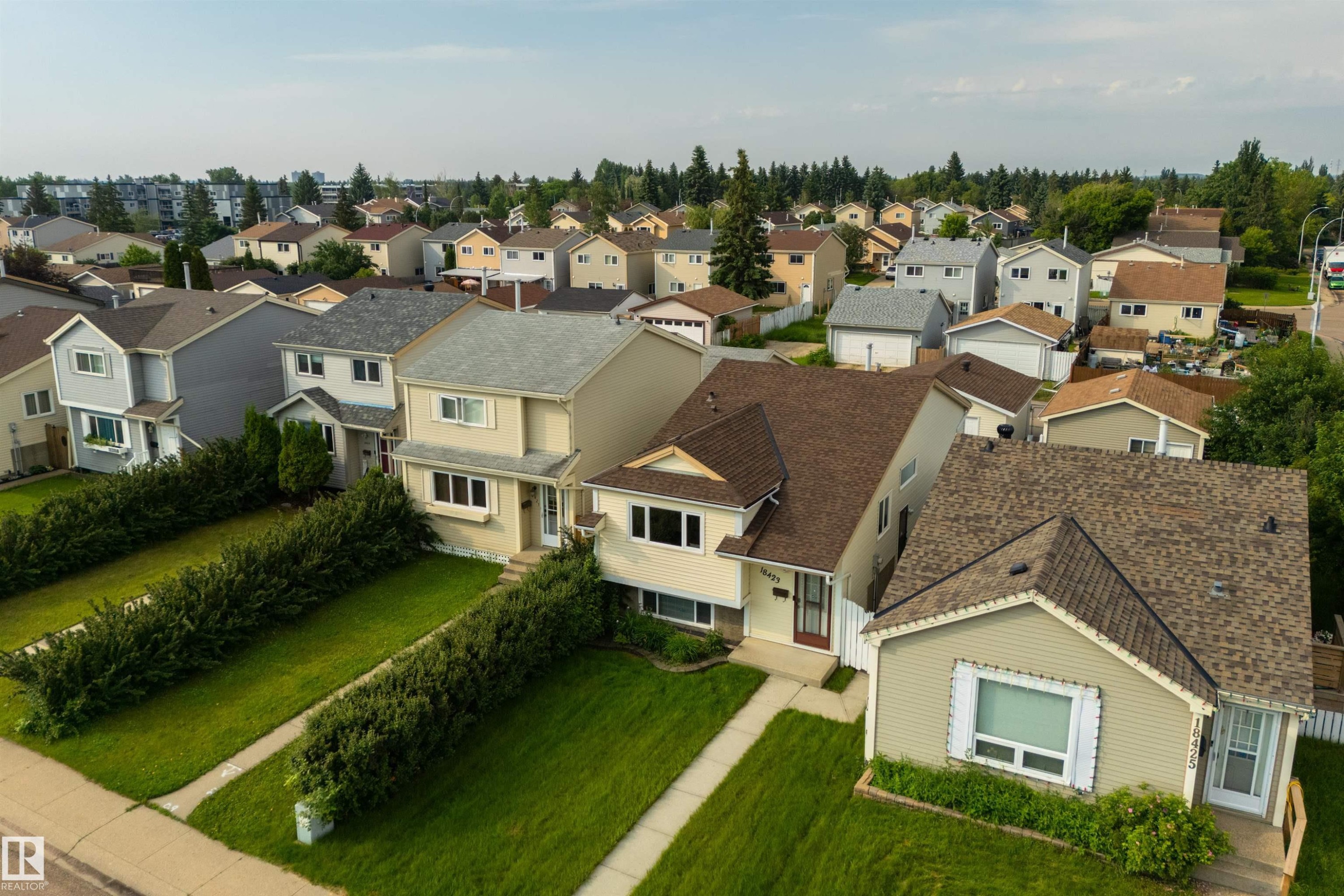 18423 96A Avenue Nw, Edmonton, AB - Outdoor With Facade