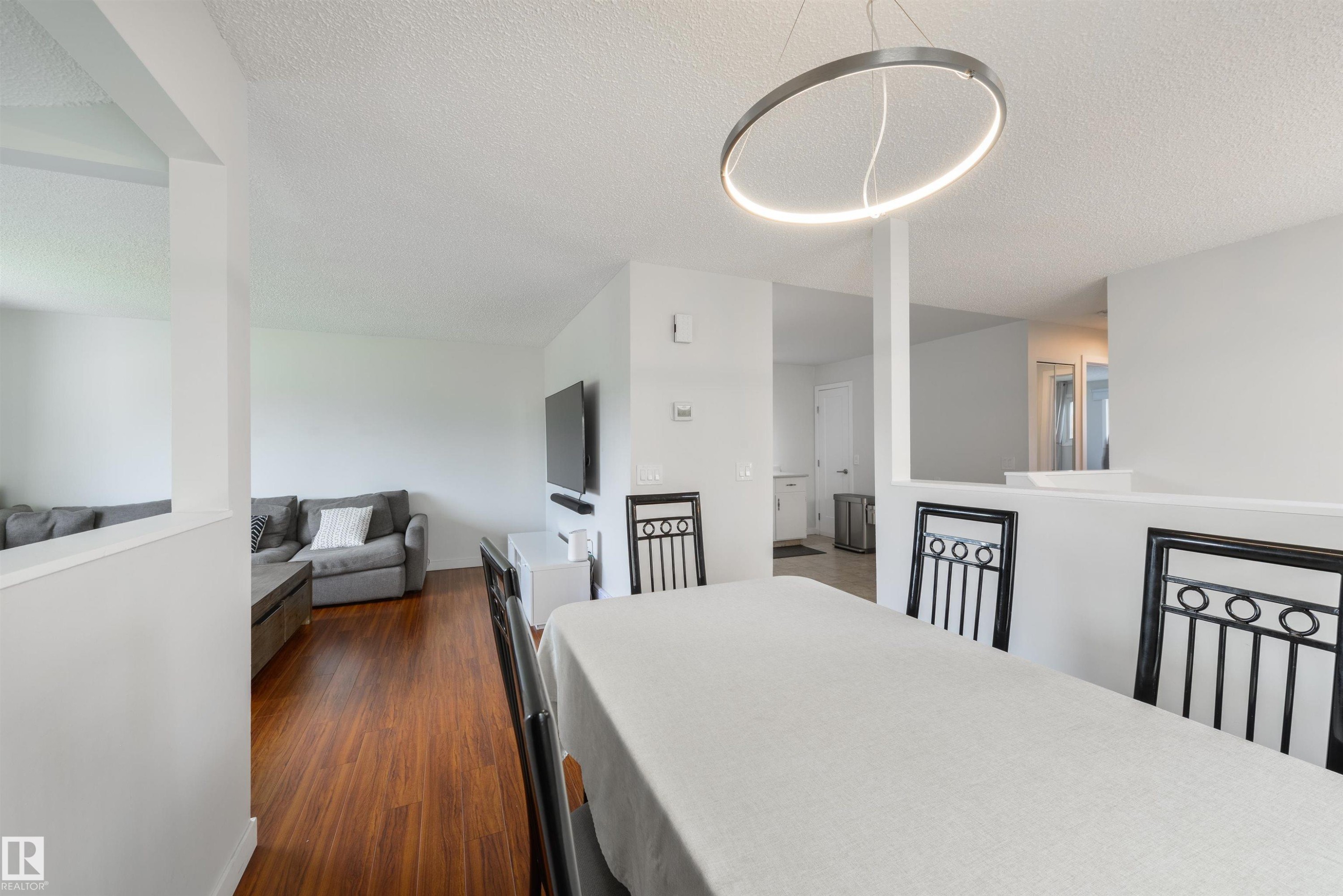 18423 96A Avenue Nw, Edmonton, AB - Indoor Photo Showing Other Room