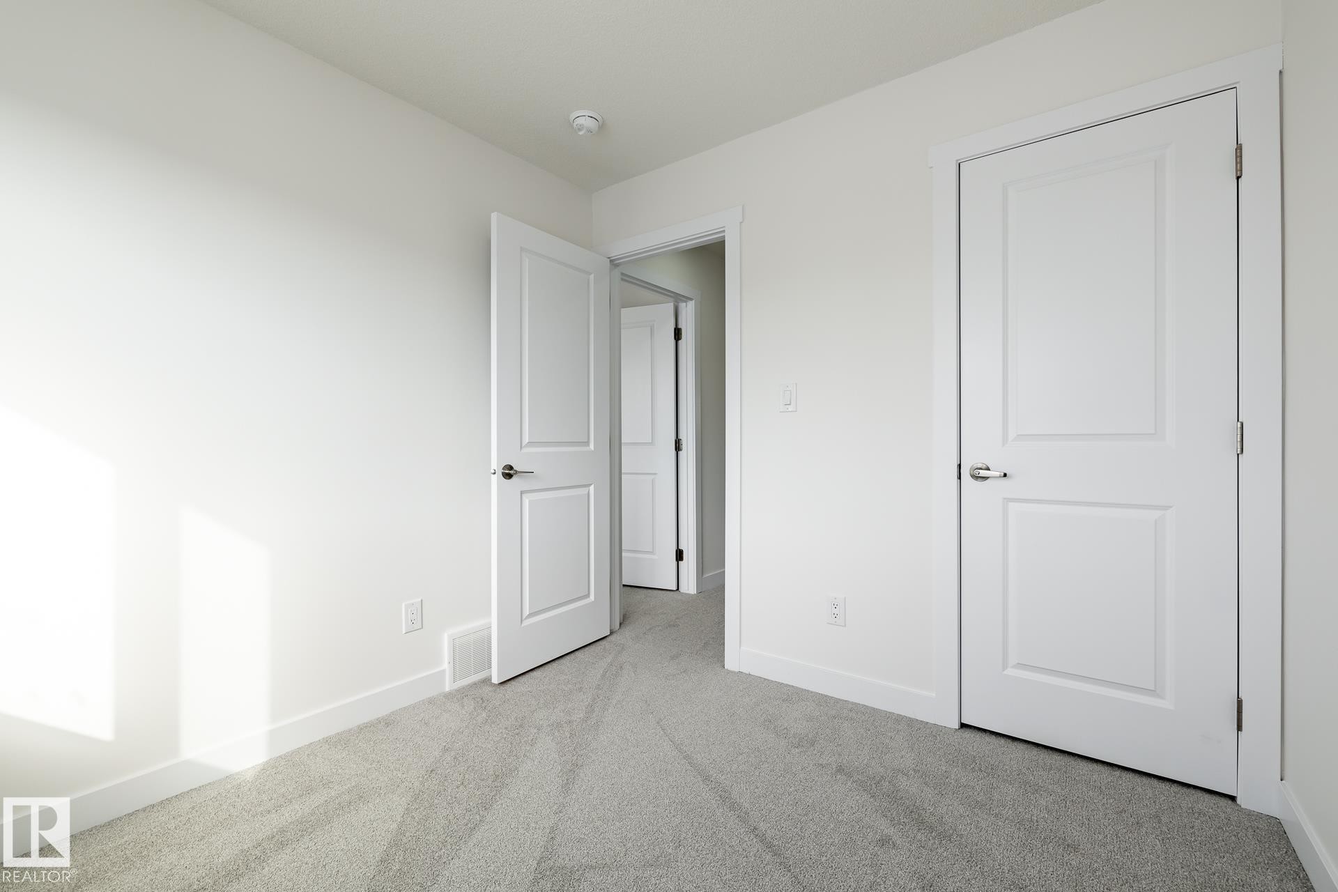 15647 2 Street, Edmonton, AB