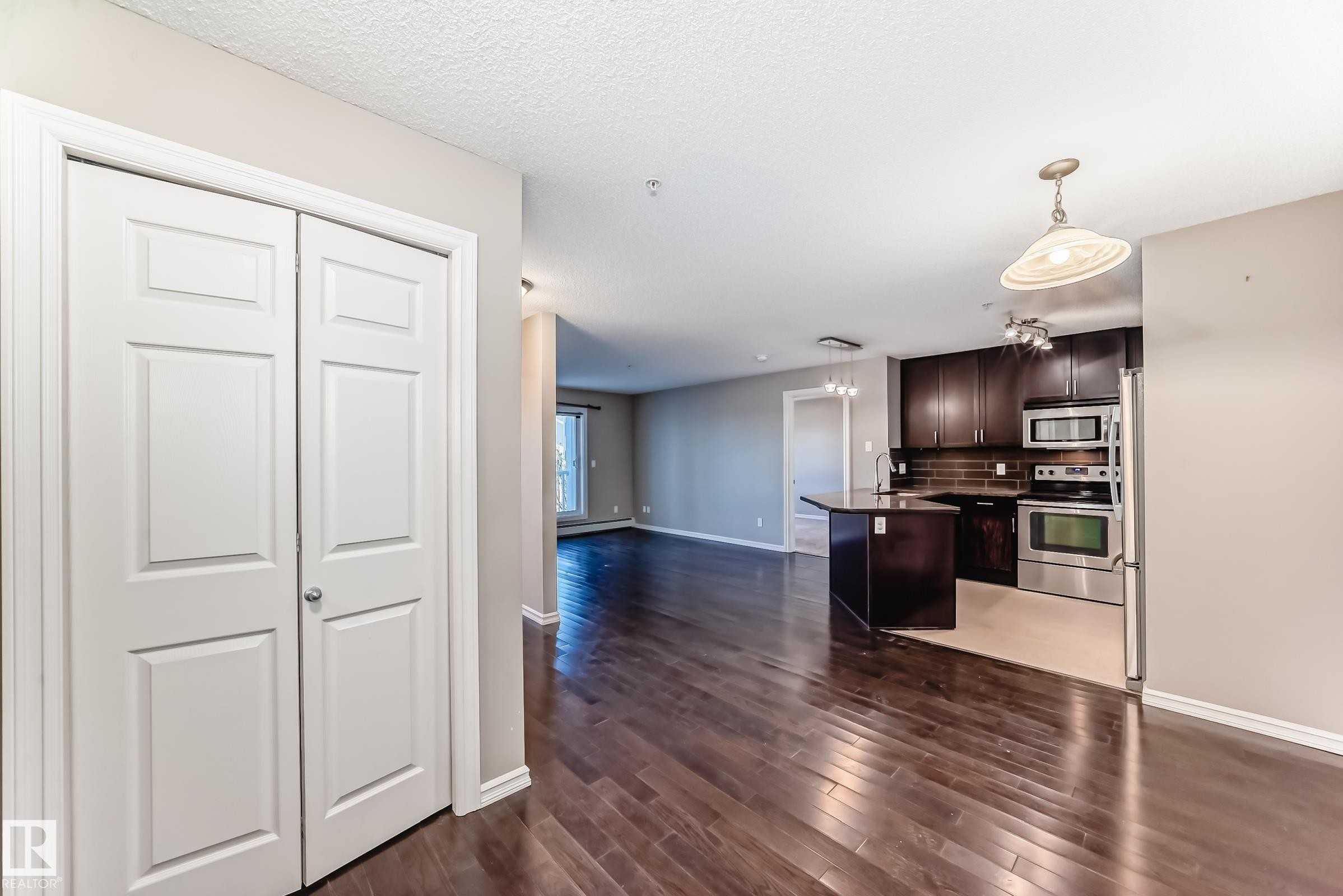 208 2204 44 Ave, Edmonton, AB