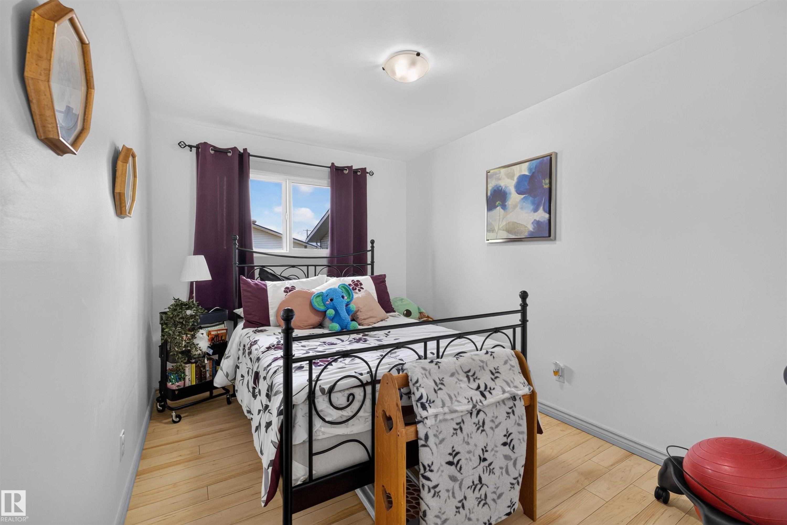 13407 59 Street Nw, Edmonton, AB - Indoor Photo Showing Bedroom