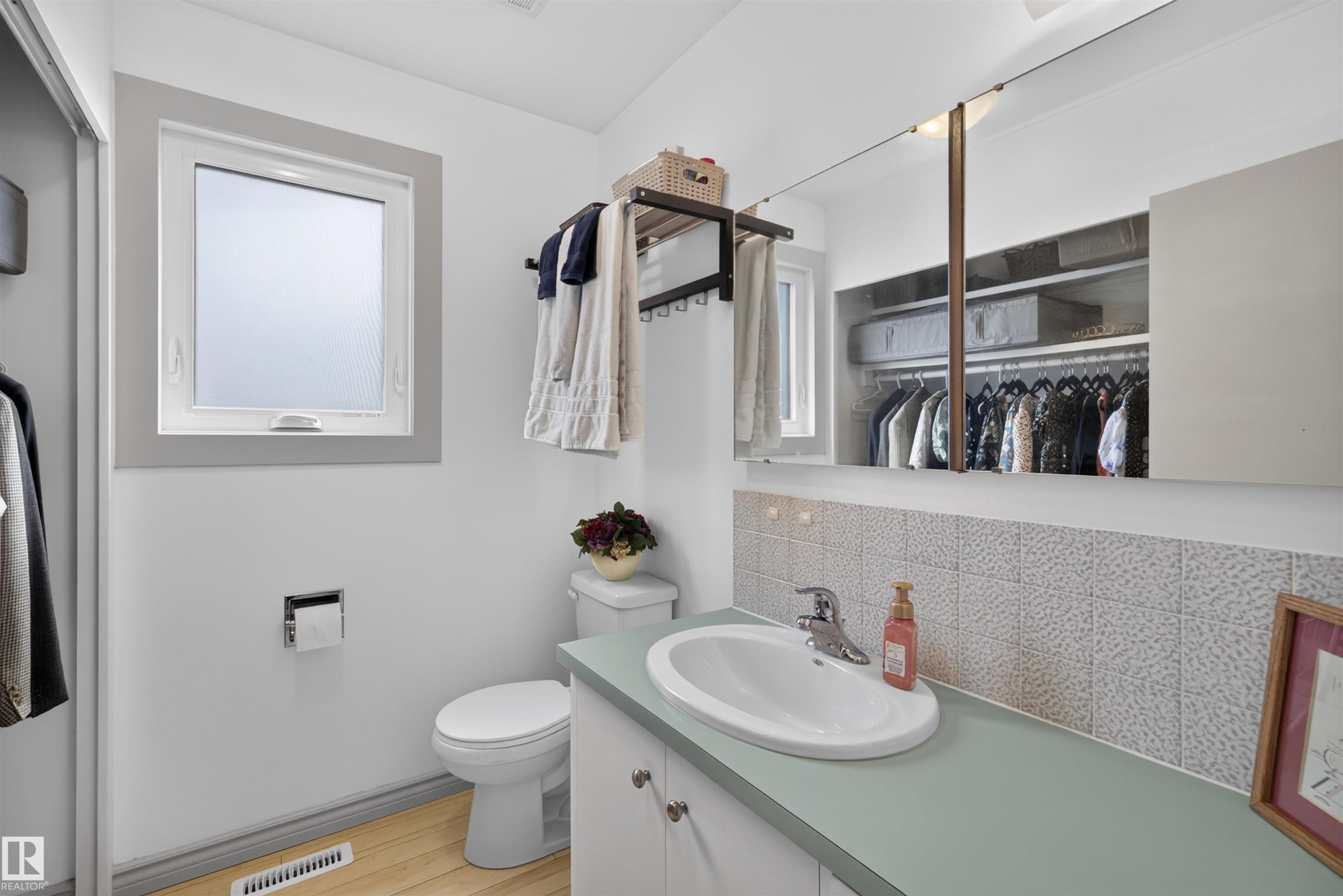 13407 59 Street Nw, Edmonton, AB - Indoor Photo Showing Bathroom