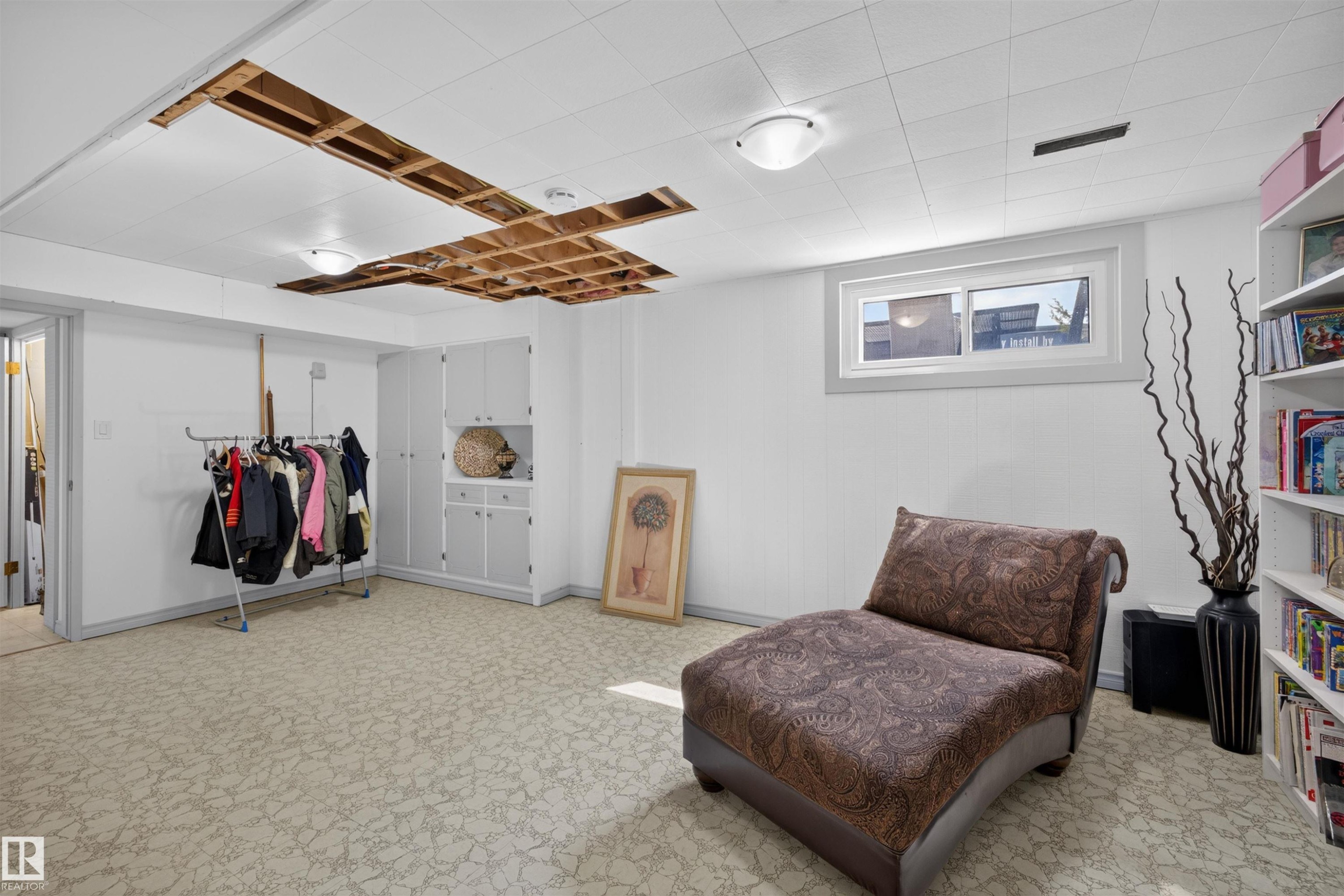 13407 59 Street Nw, Edmonton, AB - Indoor