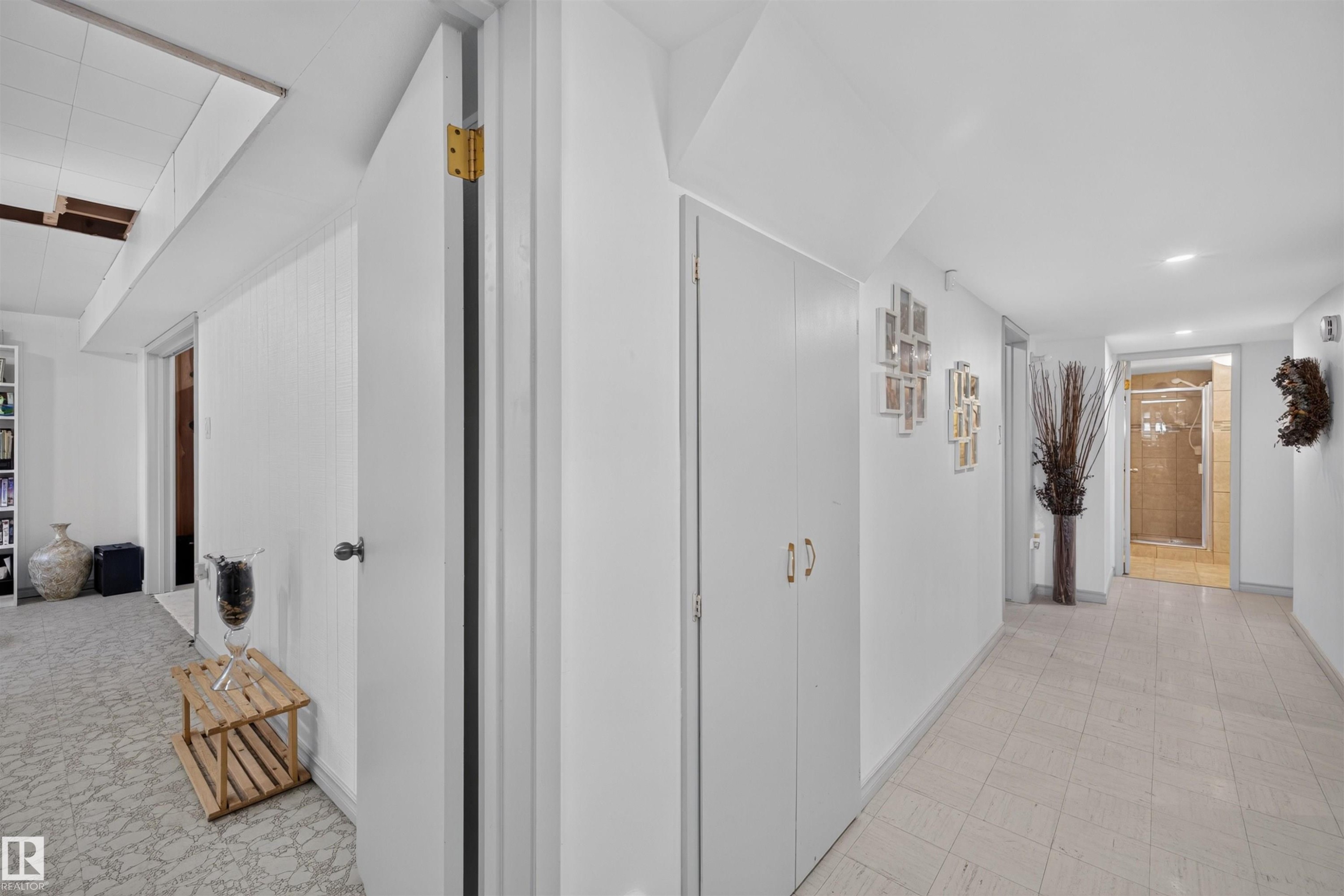 13407 59 Street Nw, Edmonton, AB - Indoor Photo Showing Other Room